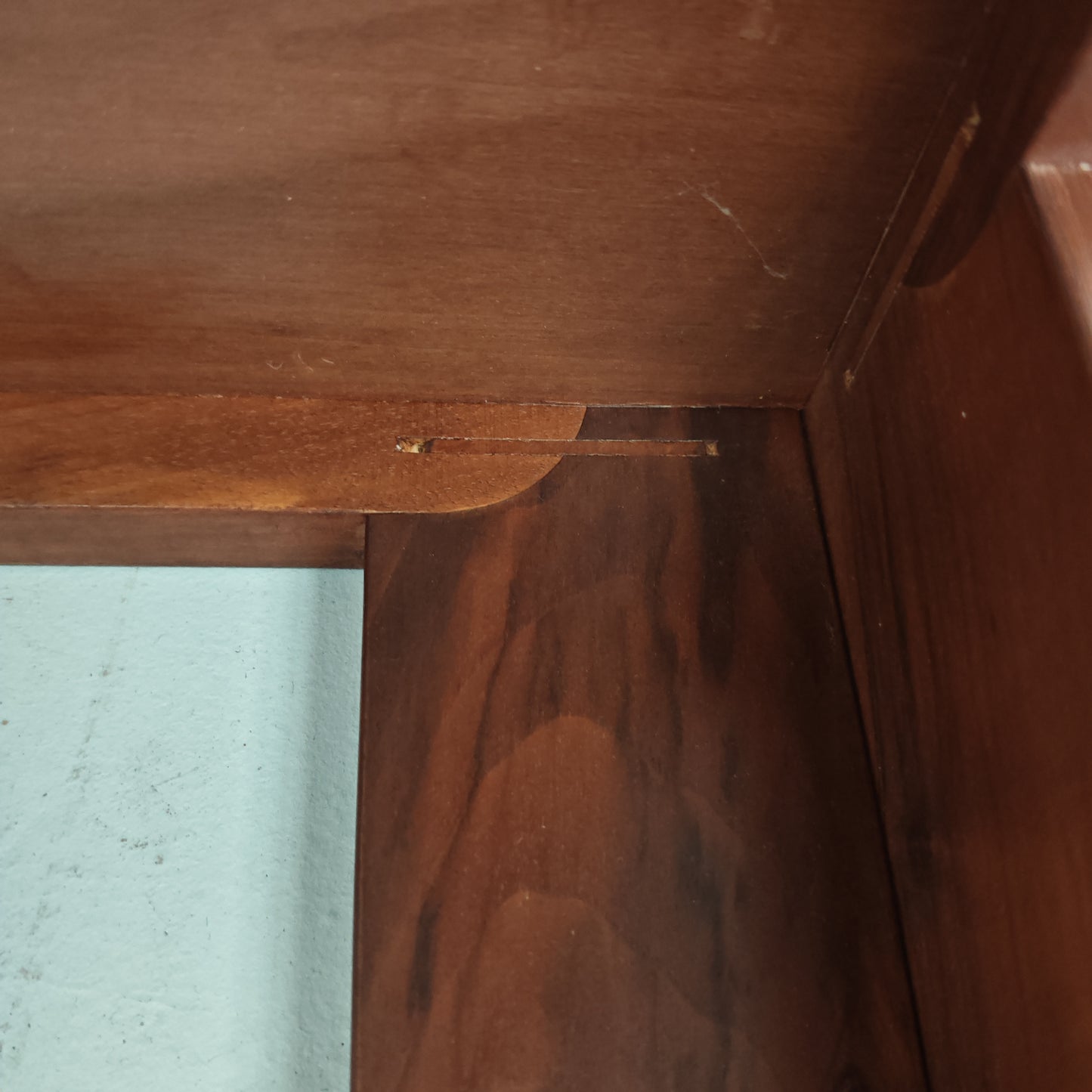 Tavolino quadrato piccolo in noce vintage anni 70 (b)