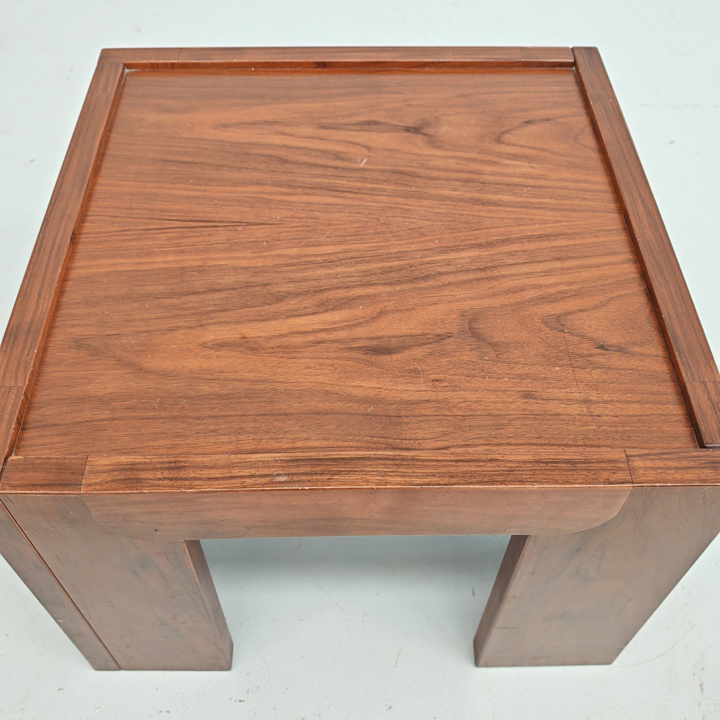 Tavolino quadrato piccolo in noce vintage anni 70 (b)