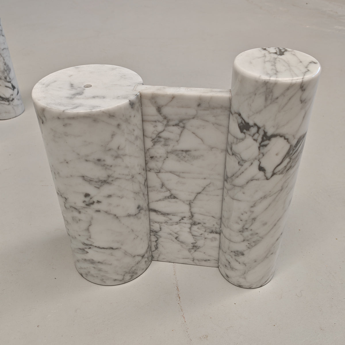 Table basse Jumbo en marbre, Gae Aulenti pour Knoll.