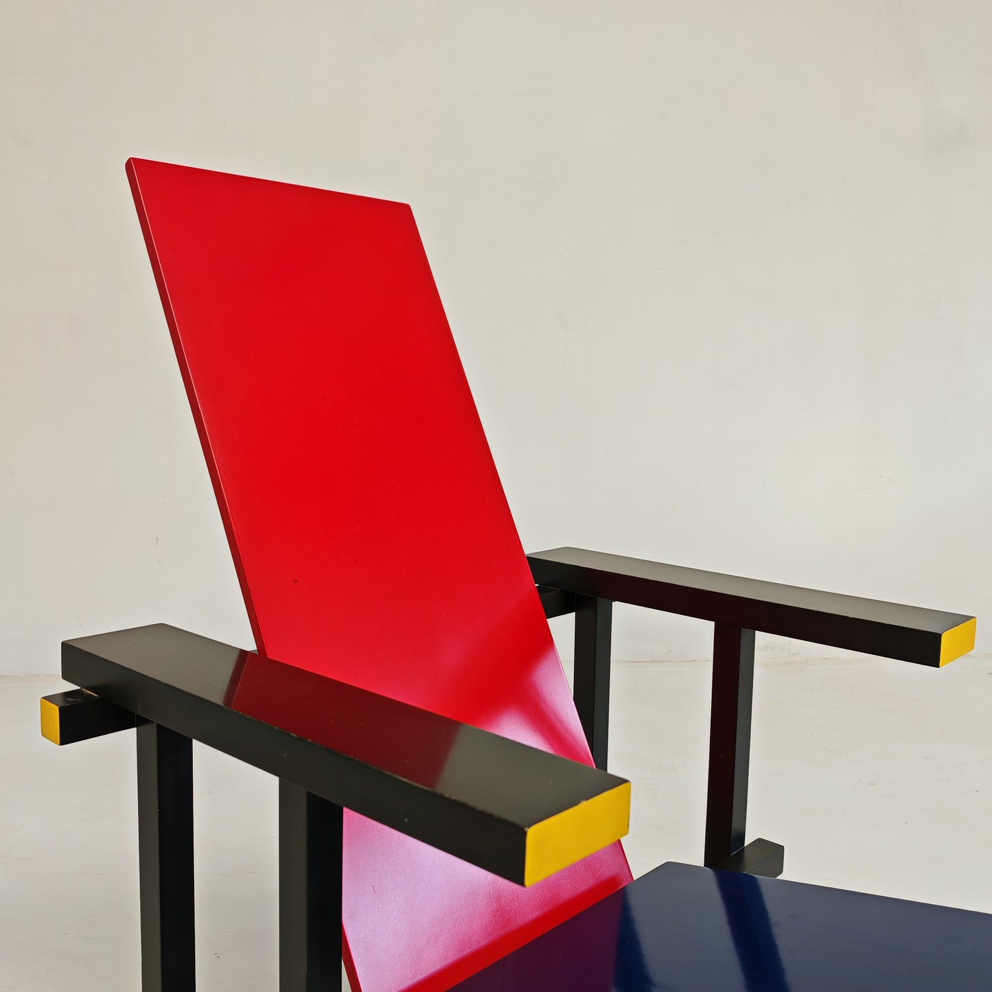 Poltrona "Red and Blue", Gerrit Rietveld per Cassina serie "I Maestri" primi anni 80 numerata