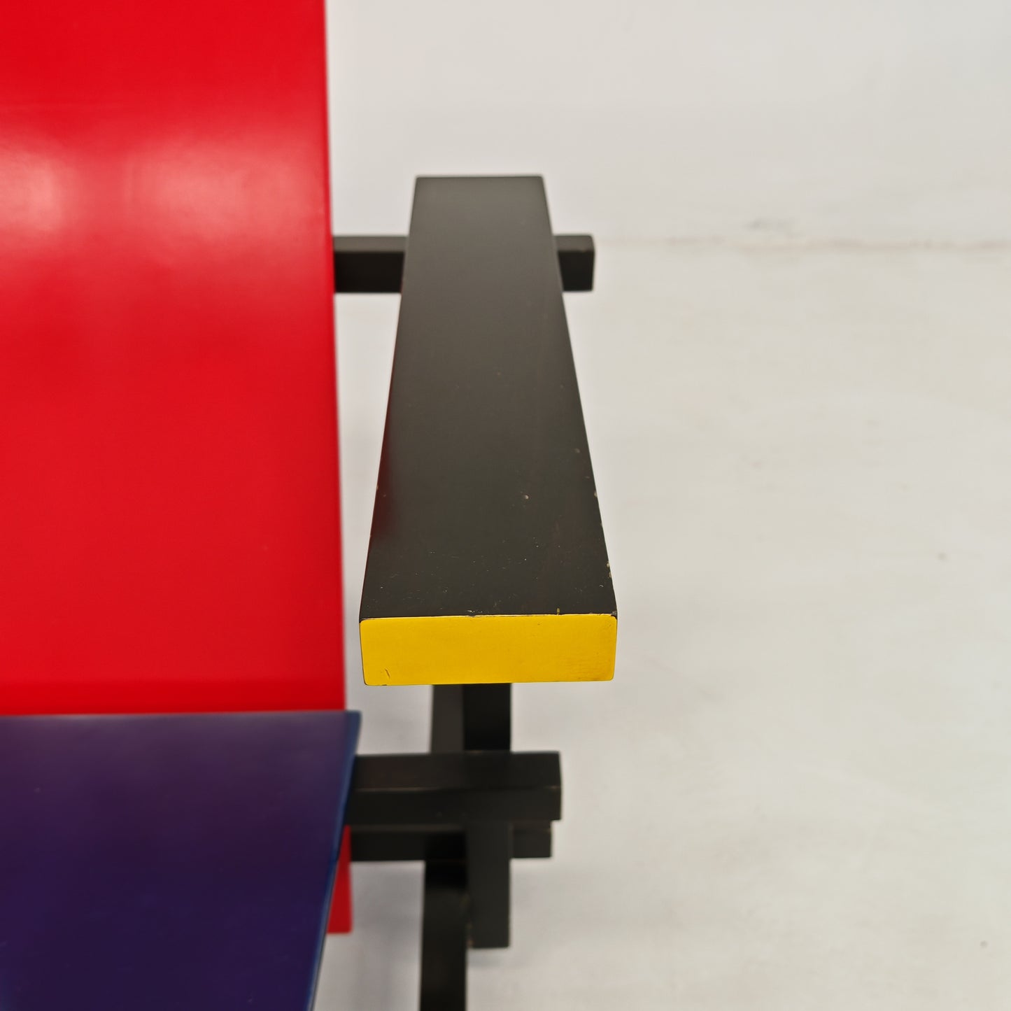 Poltrona "Red and Blue", Gerrit Rietveld per Cassina serie "I Maestri" primi anni 80 numerata