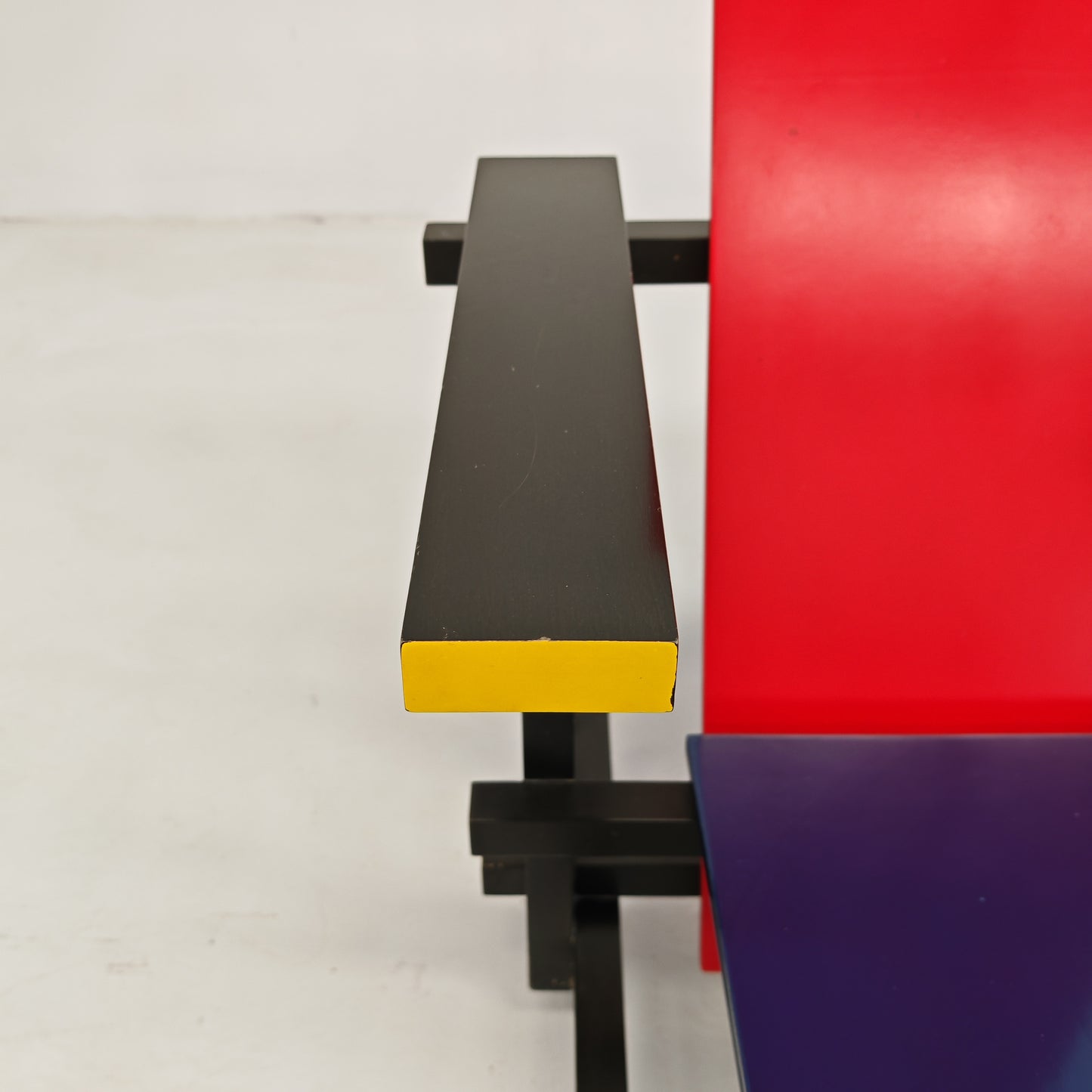 Poltrona "Red and Blue", Gerrit Rietveld per Cassina serie "I Maestri" primi anni 80 numerata