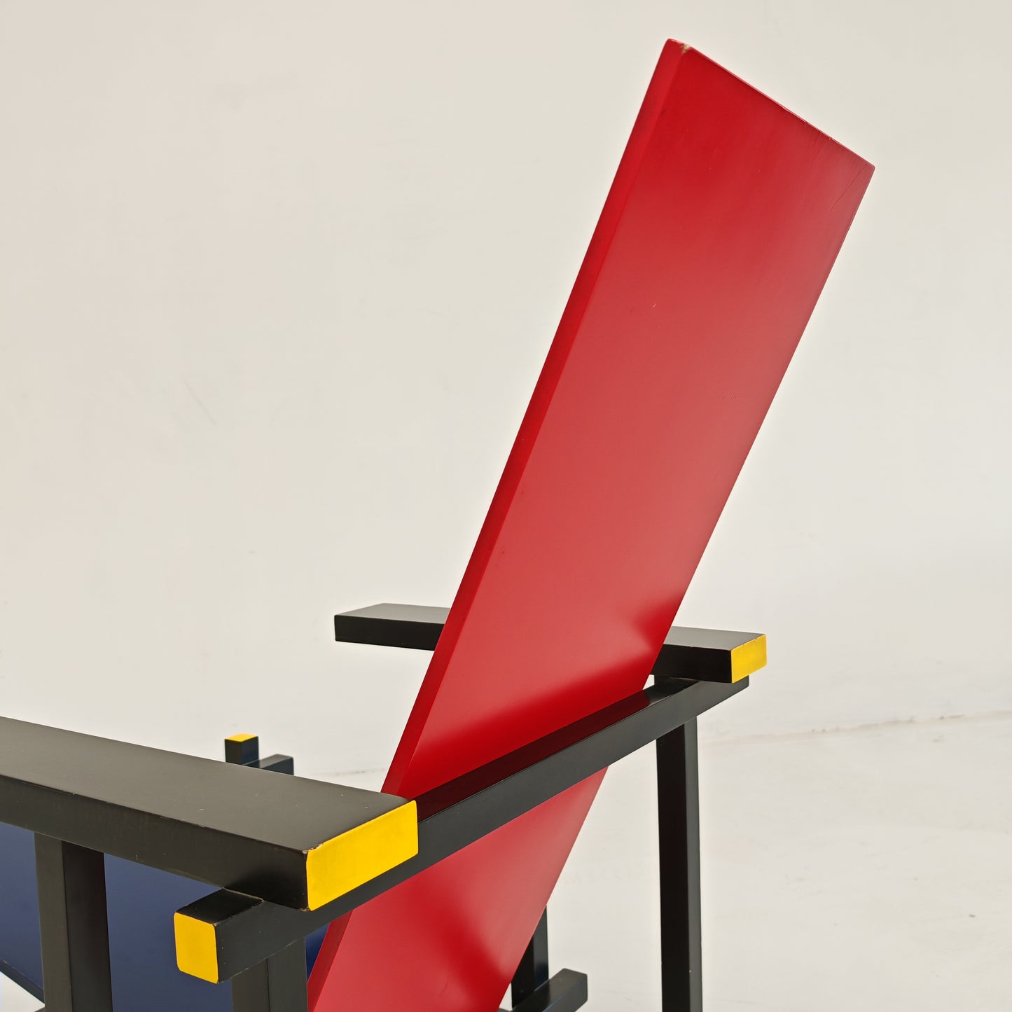 Poltrona "Red and Blue", Gerrit Rietveld per Cassina serie "I Maestri" primi anni 80 numerata