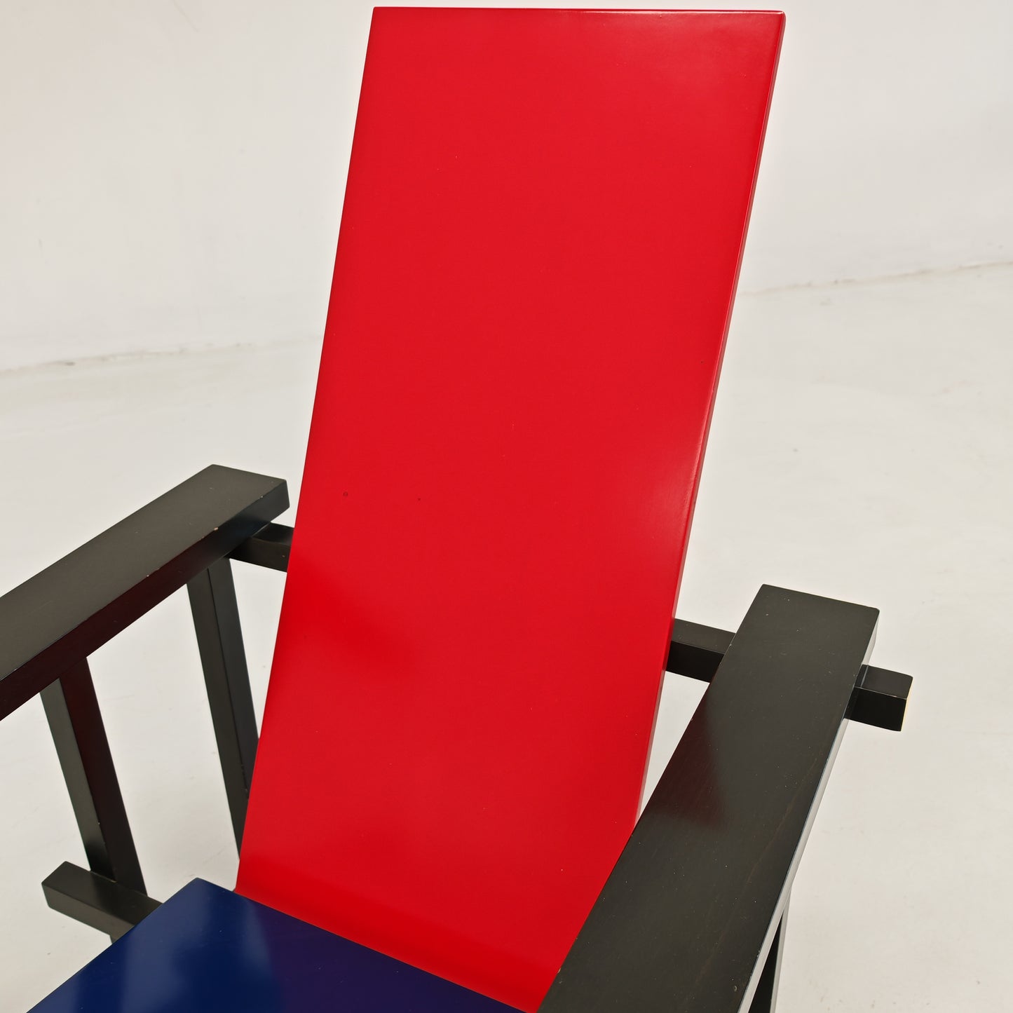 Poltrona "Red and Blue", Gerrit Rietveld per Cassina serie "I Maestri" primi anni 80 numerata