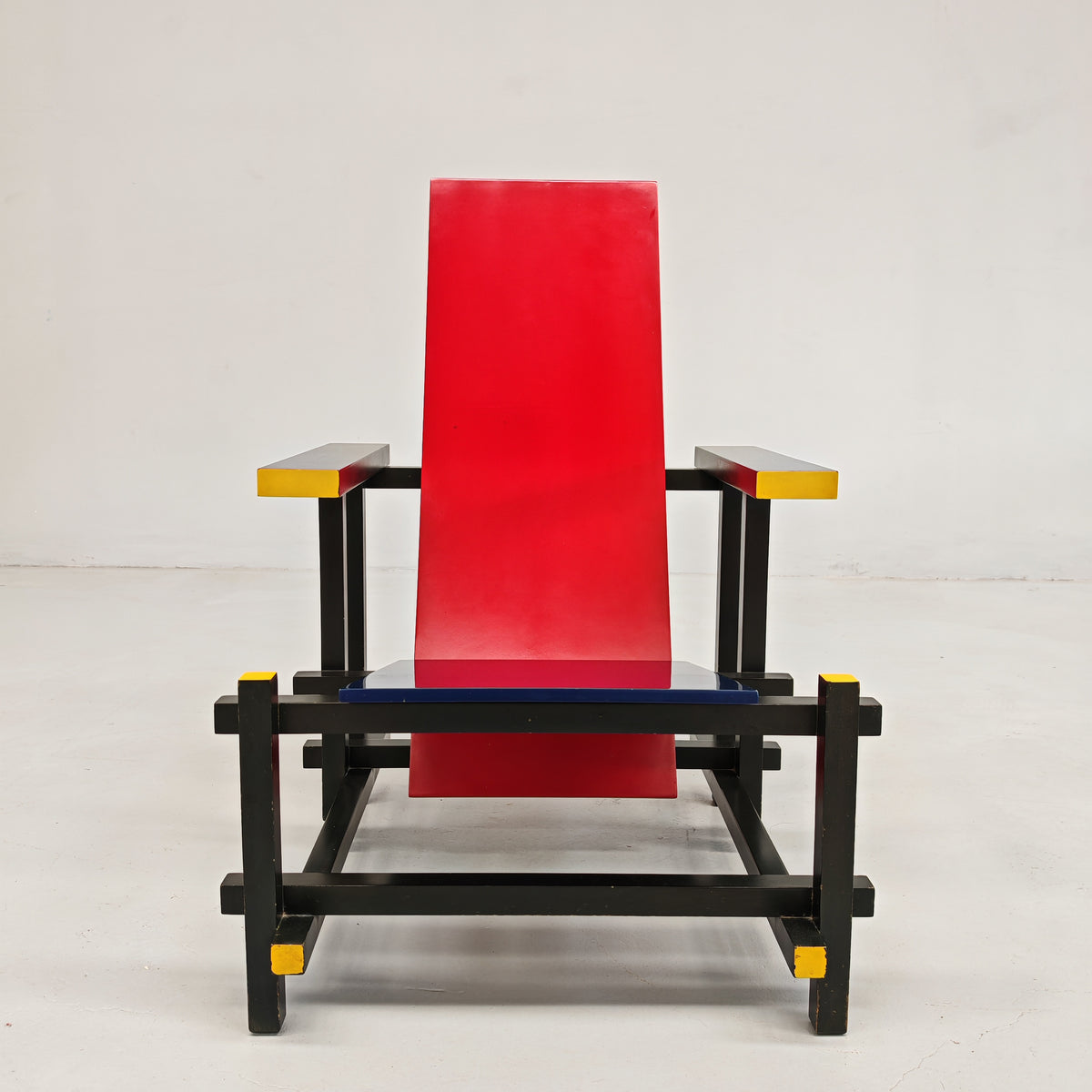 Fauteuil « Red and Blue », Gerrit Rietveld pour Cassina, série « I Maestri », début des années 80, numéroté