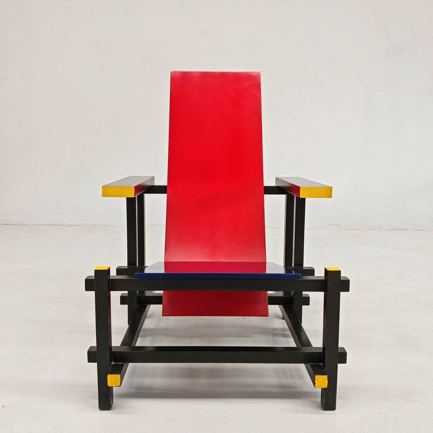 Poltrona "Red and Blue", Gerrit Rietveld per Cassina serie "I Maestri" primi anni 80 numerata