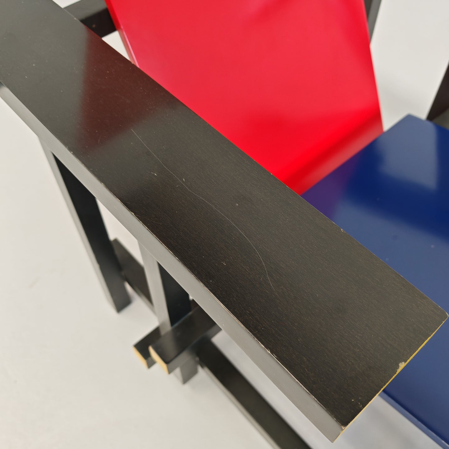 Poltrona "Red and Blue", Gerrit Rietveld per Cassina serie "I Maestri" primi anni 80 numerata