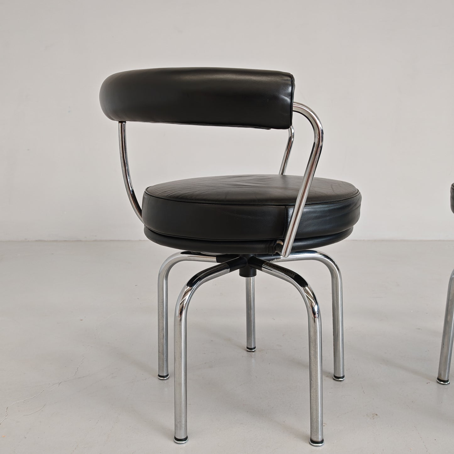 Coppia sedie poltroncine girevoli LC7  Charlotte Perriand per Cassina anni 70/80