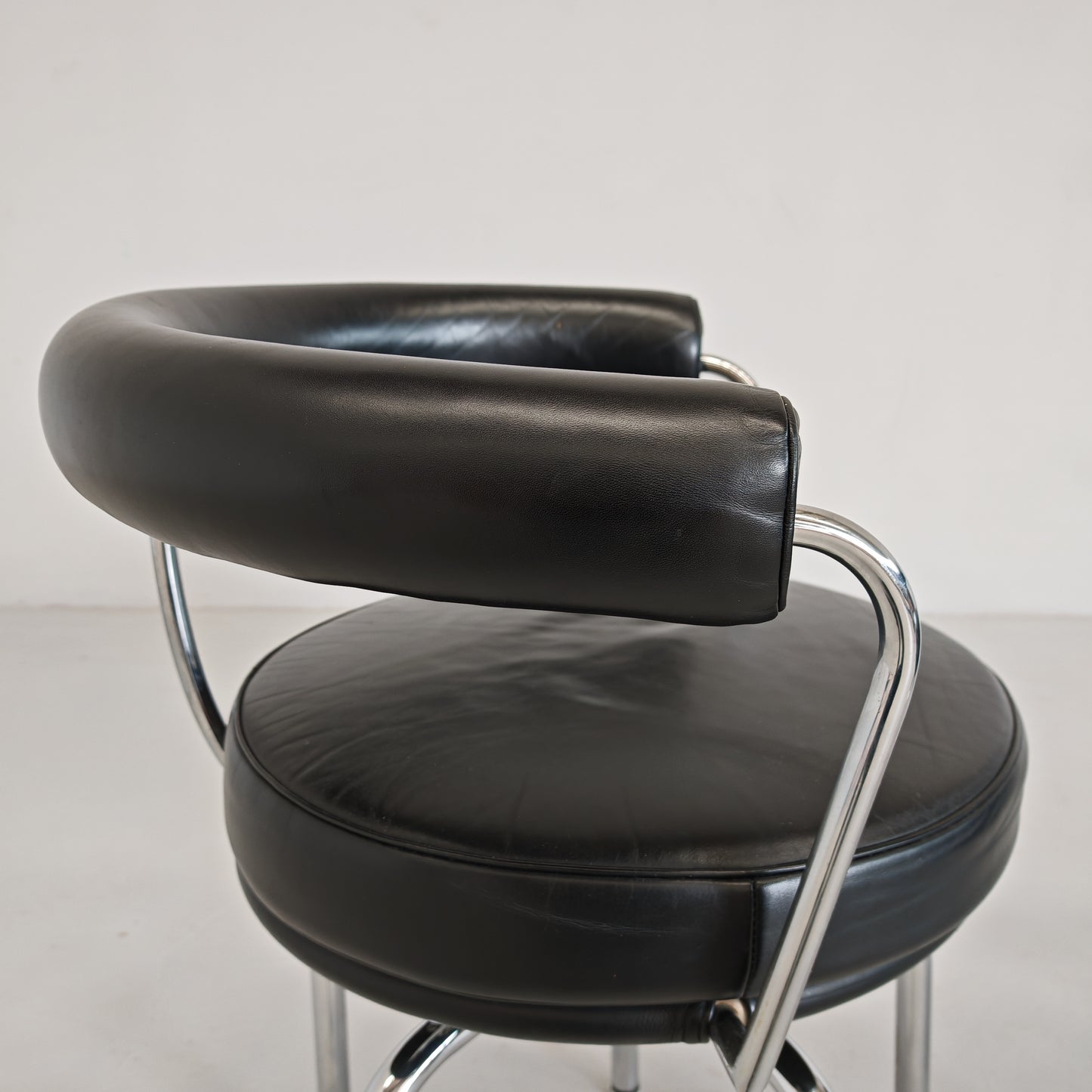 Coppia sedie poltroncine girevoli LC7  Charlotte Perriand per Cassina anni 70/80