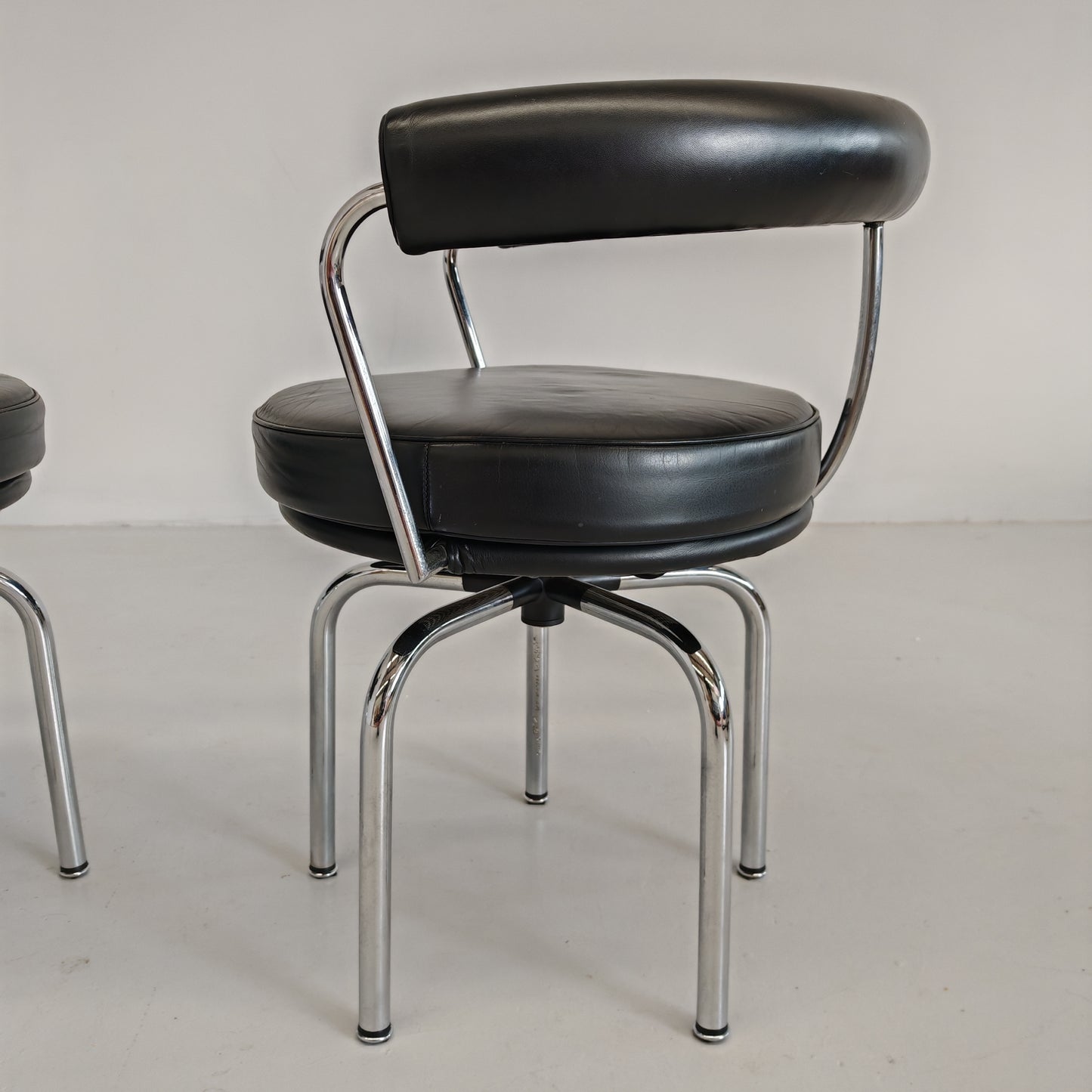 Coppia sedie poltroncine girevoli LC7  Charlotte Perriand per Cassina anni 70/80