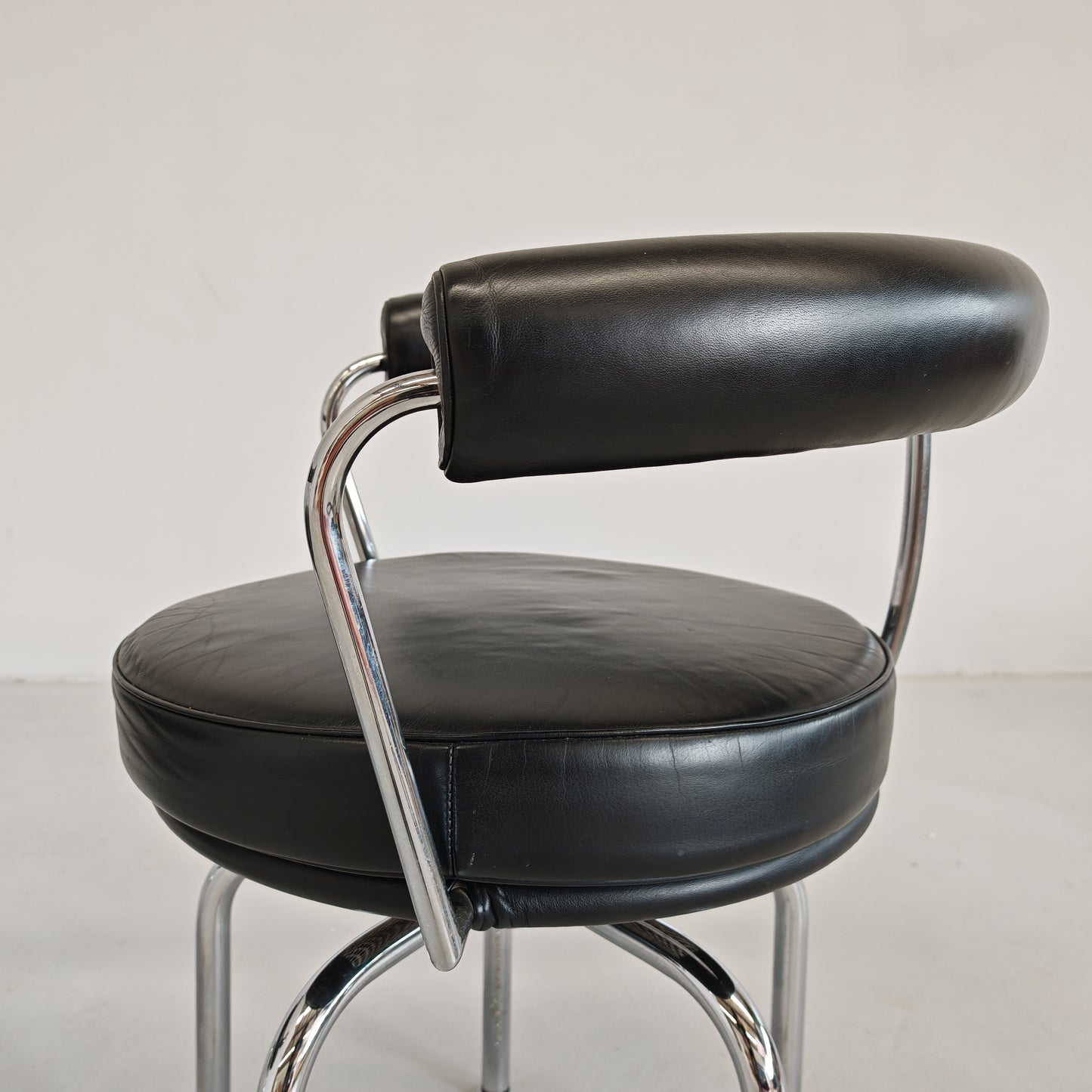 Coppia sedie poltroncine girevoli LC7  Charlotte Perriand per Cassina anni 70/80