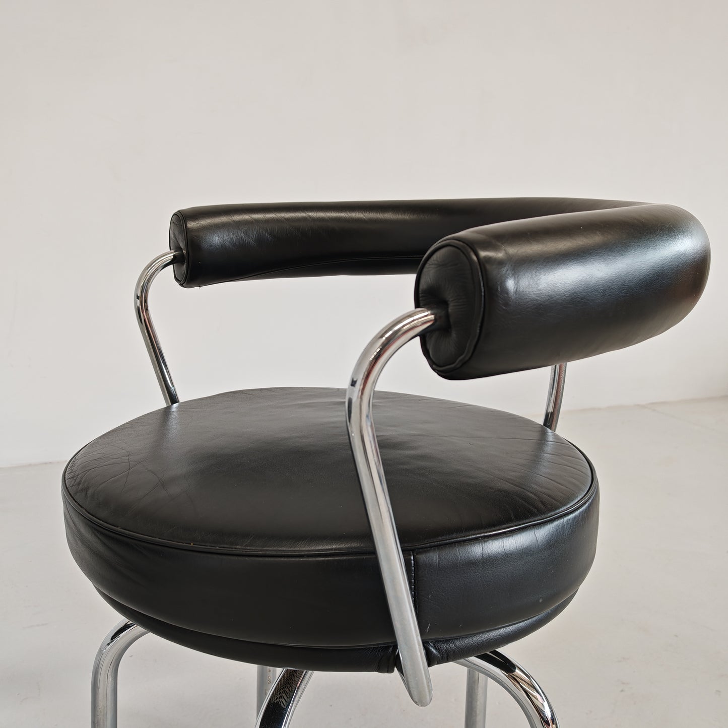 Coppia sedie poltroncine girevoli LC7  Charlotte Perriand per Cassina anni 70/80