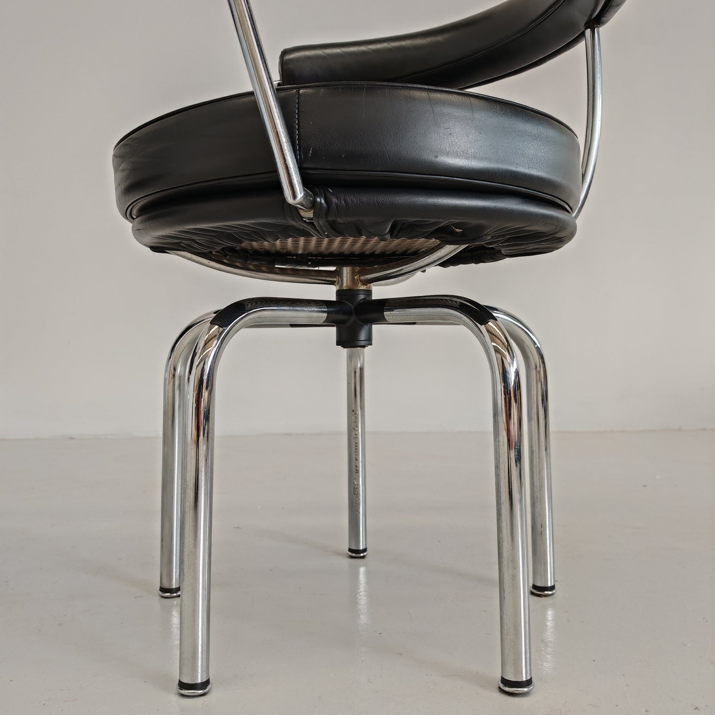 Coppia sedie poltroncine girevoli LC7  Charlotte Perriand per Cassina anni 70/80