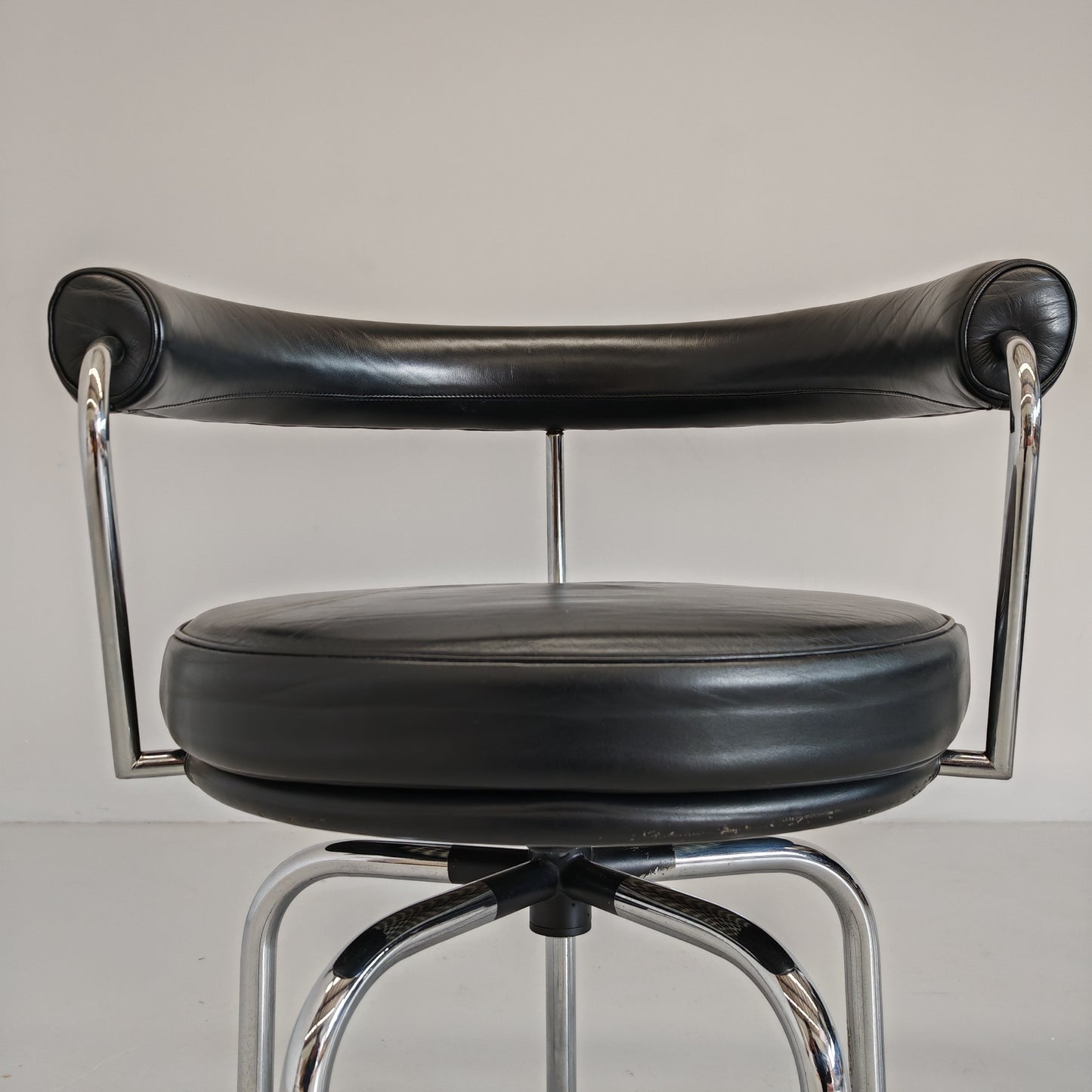 Coppia sedie poltroncine girevoli LC7  Charlotte Perriand per Cassina anni 70/80