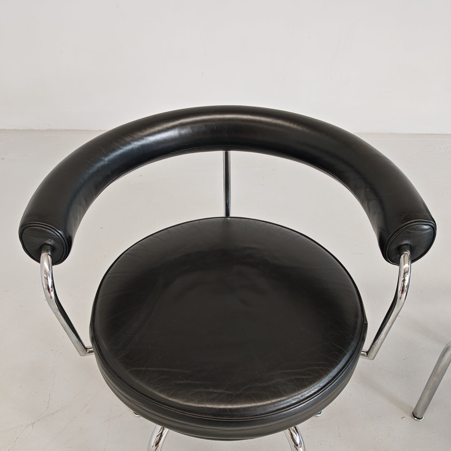 Coppia sedie poltroncine girevoli LC7  Charlotte Perriand per Cassina anni 70/80