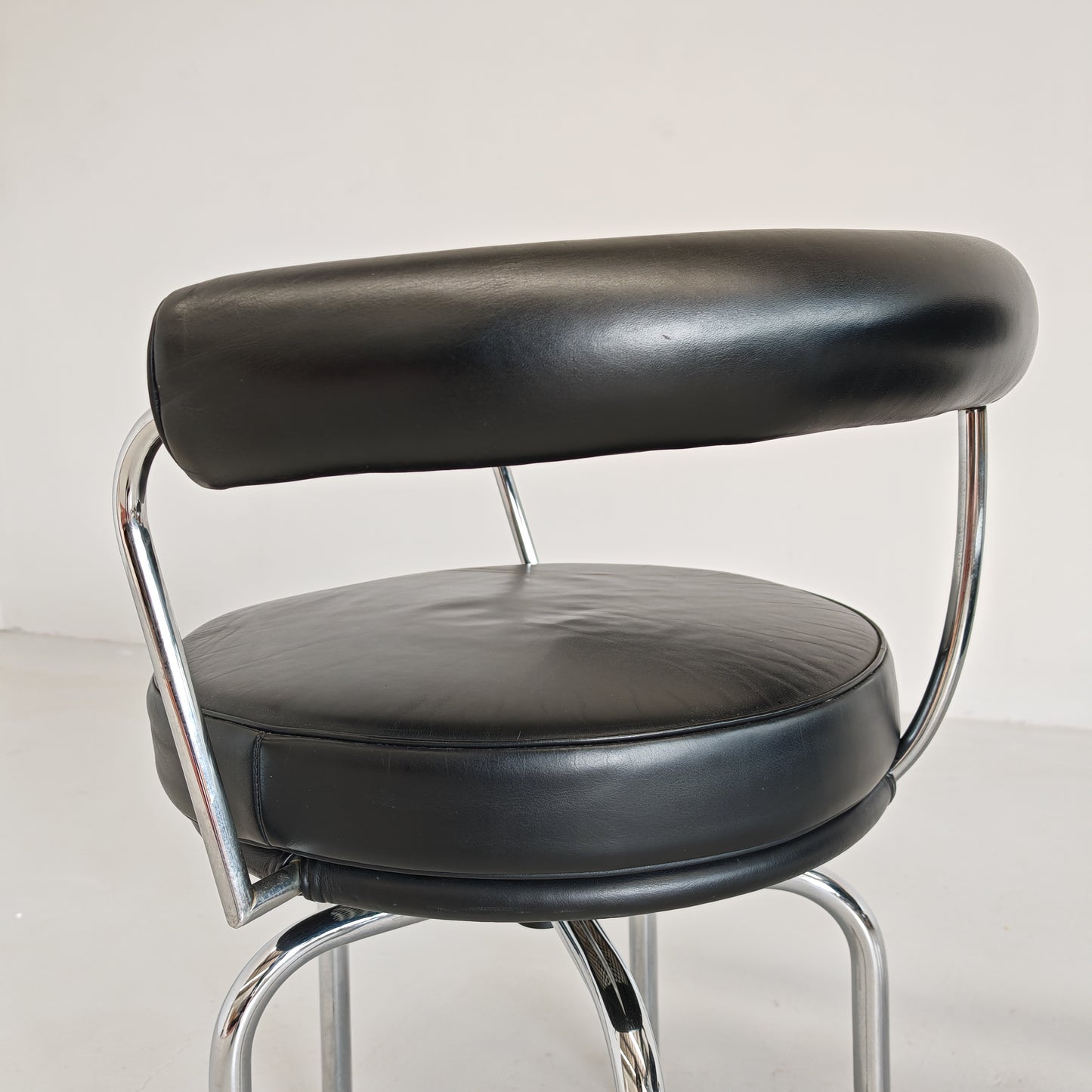 Coppia sedie poltroncine girevoli LC7  Charlotte Perriand per Cassina anni 70/80