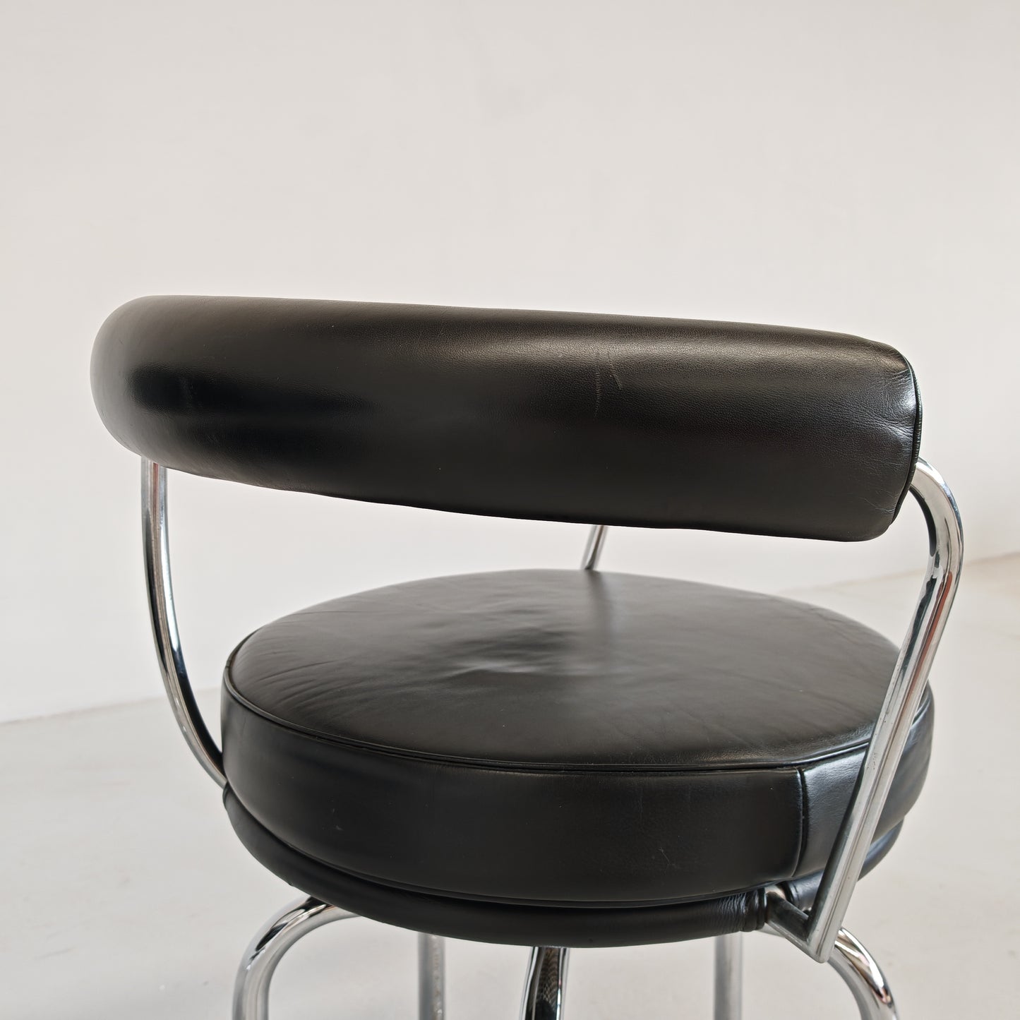 Coppia sedie poltroncine girevoli LC7  Charlotte Perriand per Cassina anni 70/80