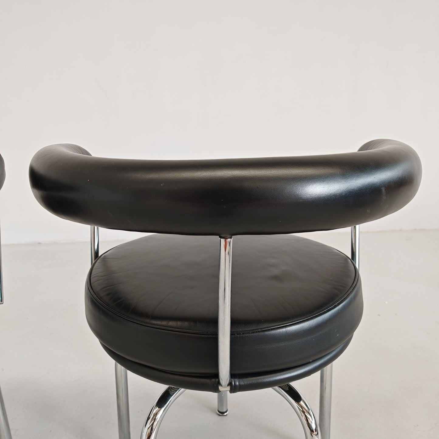 Coppia sedie poltroncine girevoli LC7  Charlotte Perriand per Cassina anni 70/80