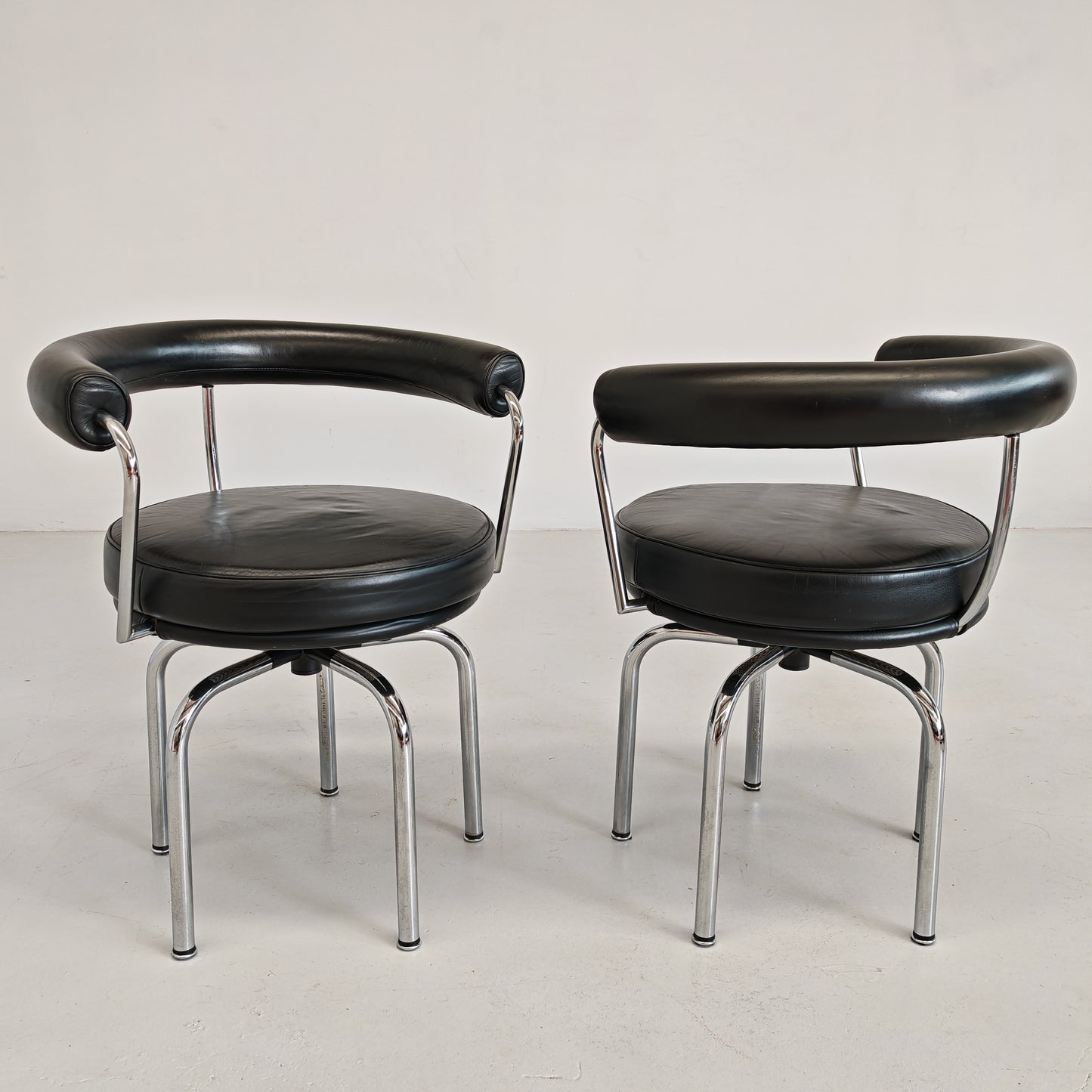 Coppia sedie poltroncine girevoli LC7  Charlotte Perriand per Cassina anni 70/80