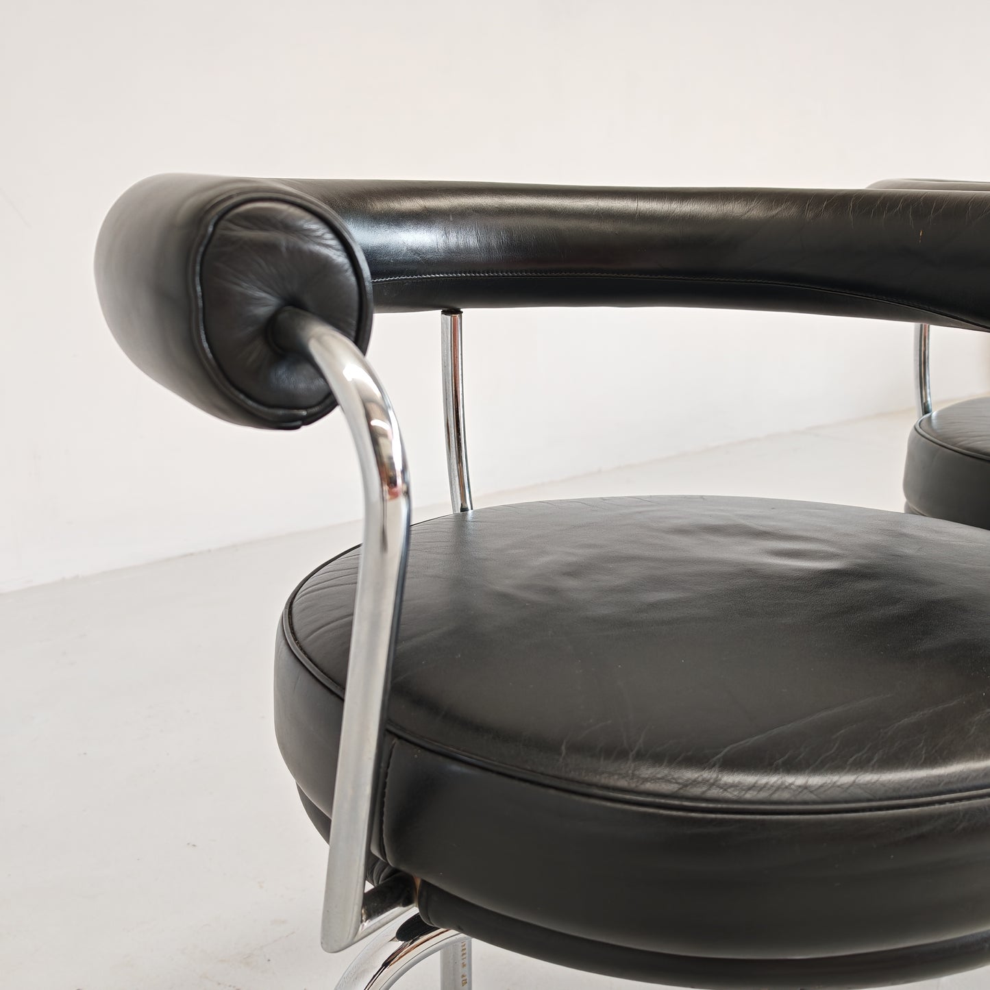 Coppia sedie poltroncine girevoli LC7  Charlotte Perriand per Cassina anni 70/80