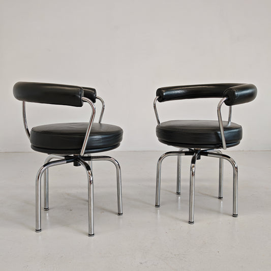 Coppia sedie poltroncine girevoli LC7  Charlotte Perriand per Cassina anni 70/80