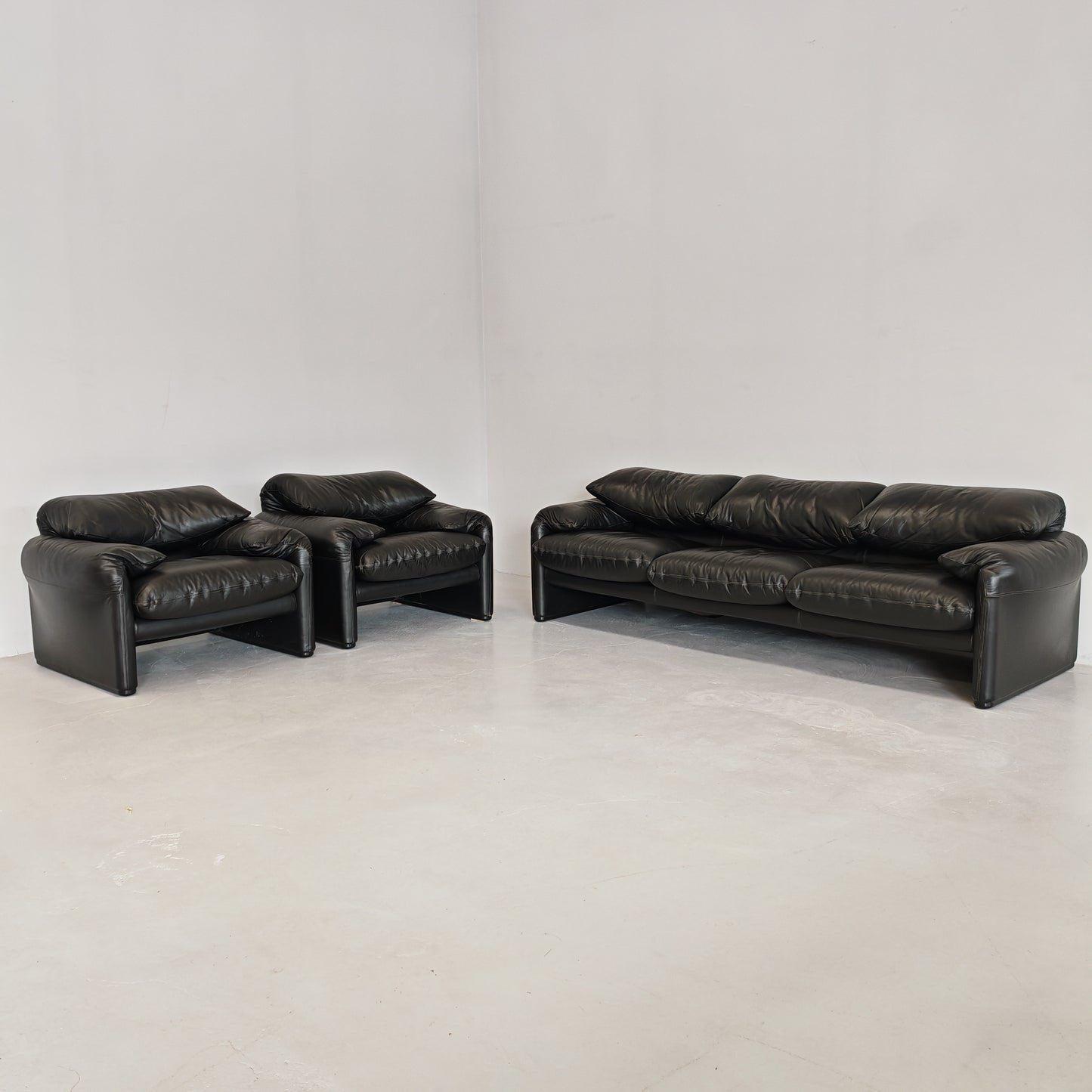 Divano design modello Maralunga in pelle nera anni 80