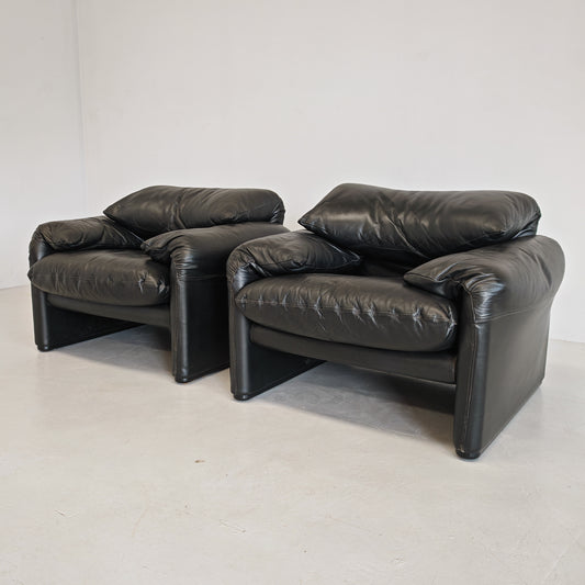 Poltrone design in pelle nera modello Maralunga anni 80