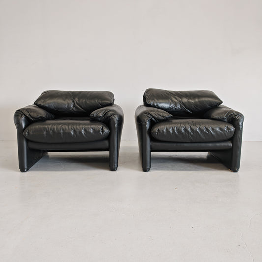 Poltrone design in pelle nera modello Maralunga anni 80