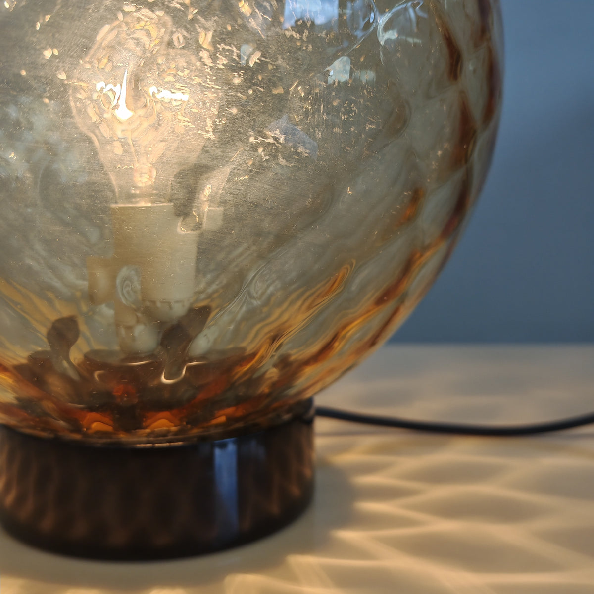 Lampada sfera in vetro ambra stile Balloton Venini anni 70