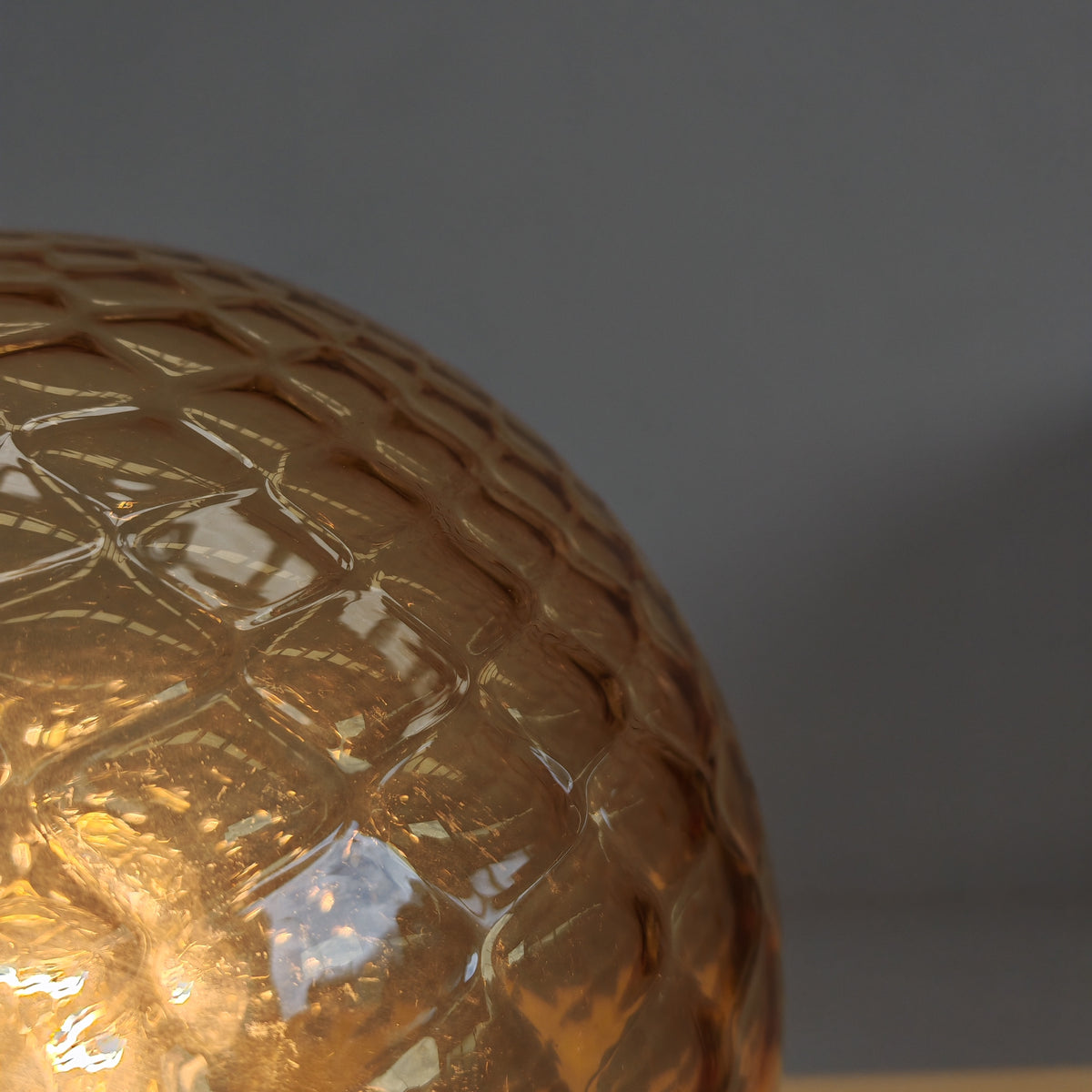 Lampada sfera in vetro ambra stile Balloton Venini anni 70