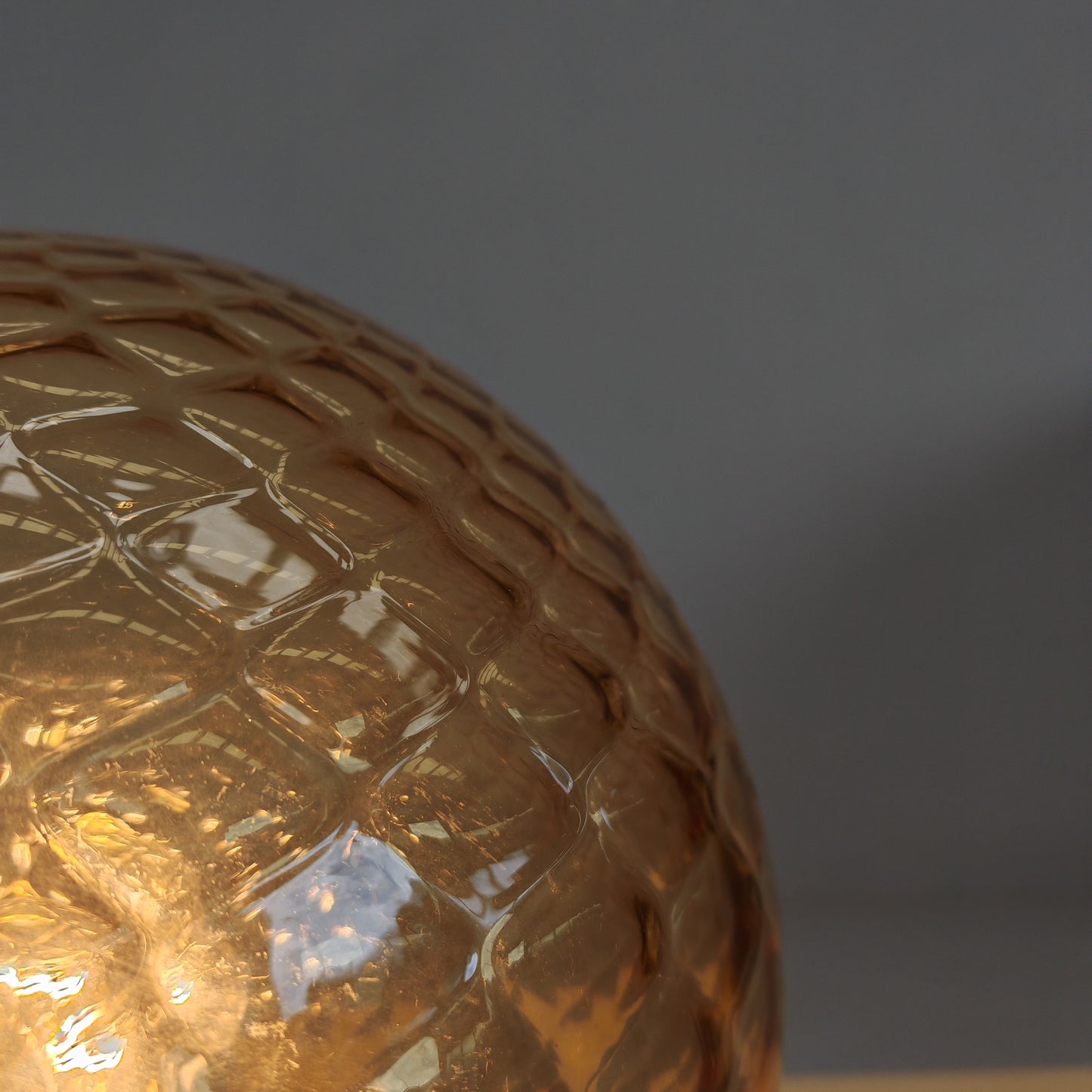 Lampada sfera in vetro ambra stile Balloton Venini anni 70