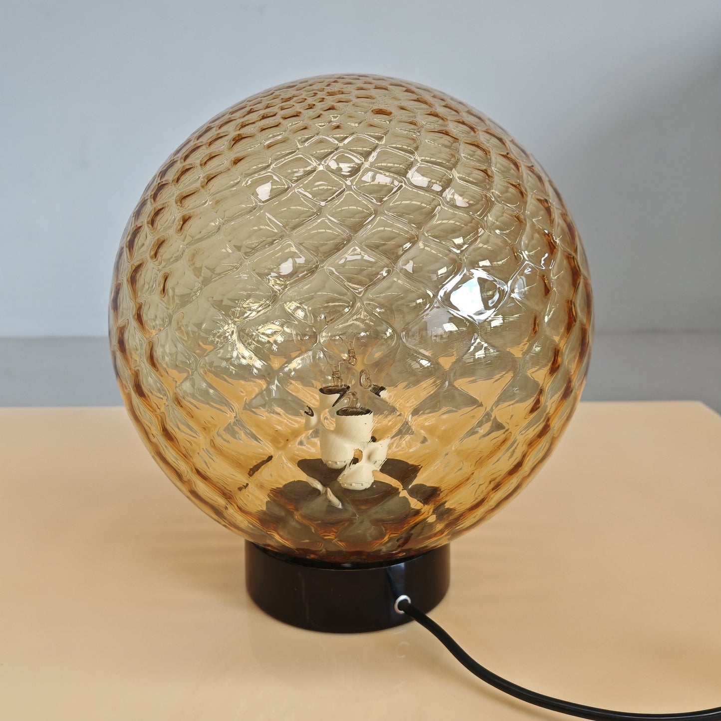 Lampada sfera in vetro ambra stile Balloton Venini anni 70