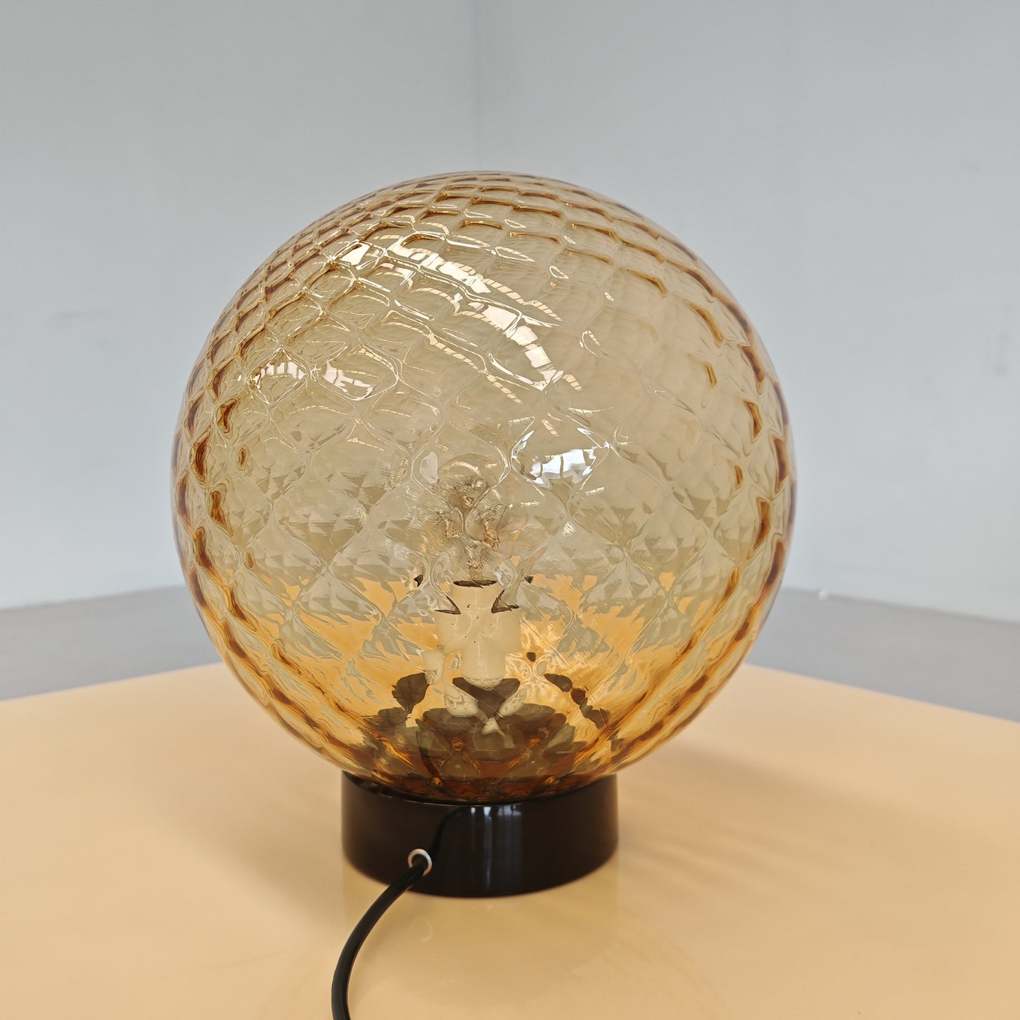 Lampada sfera in vetro ambra stile Balloton Venini anni 70