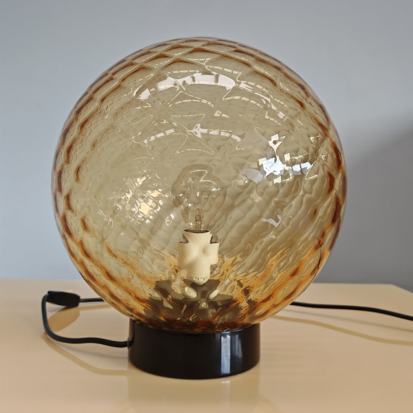 Lampada sfera in vetro ambra stile Balloton Venini anni 70