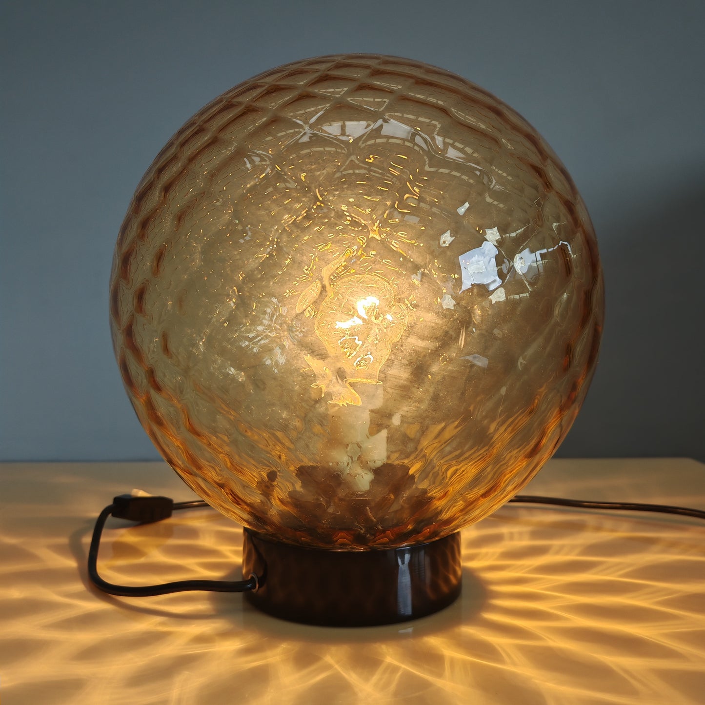 Lampada sfera in vetro ambra stile Balloton Venini anni 70