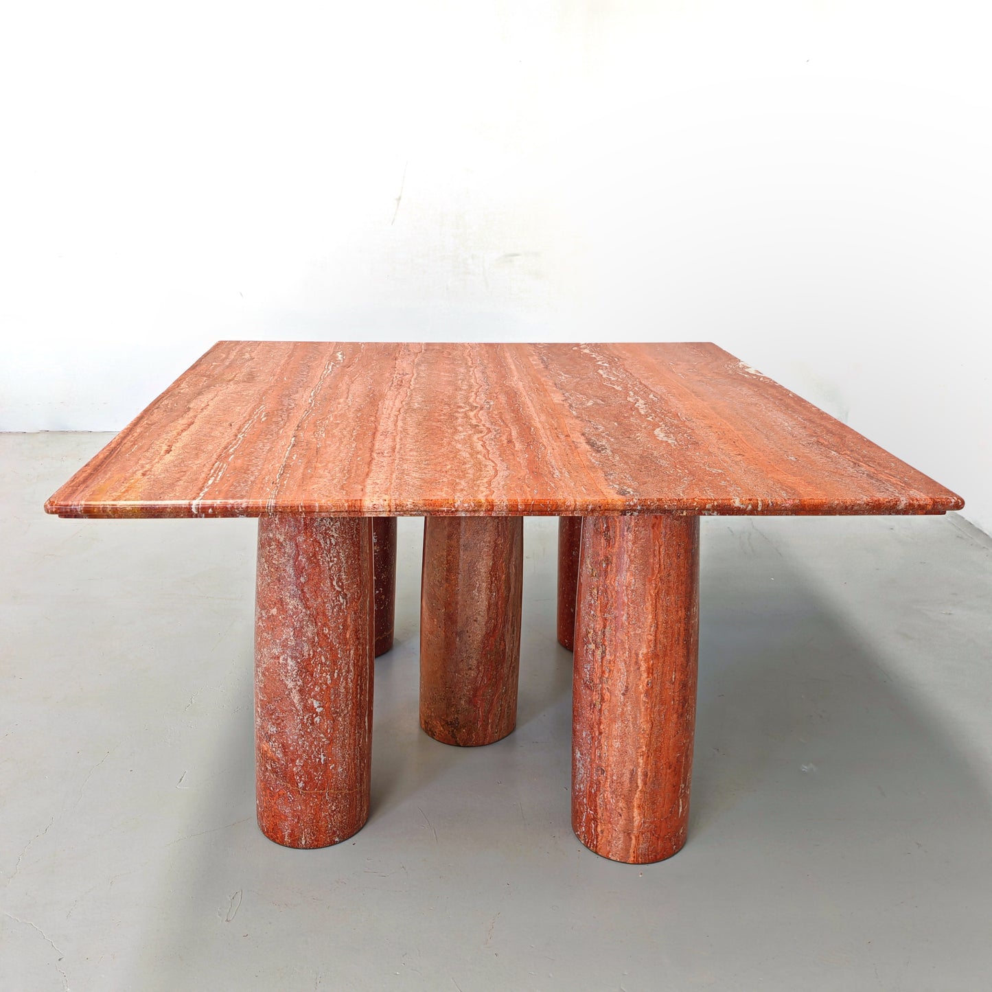 Tavolo quadrato in Travertino Rosso Persiano mod. "Colonnato" Mario Bellini per Cassina anni 70