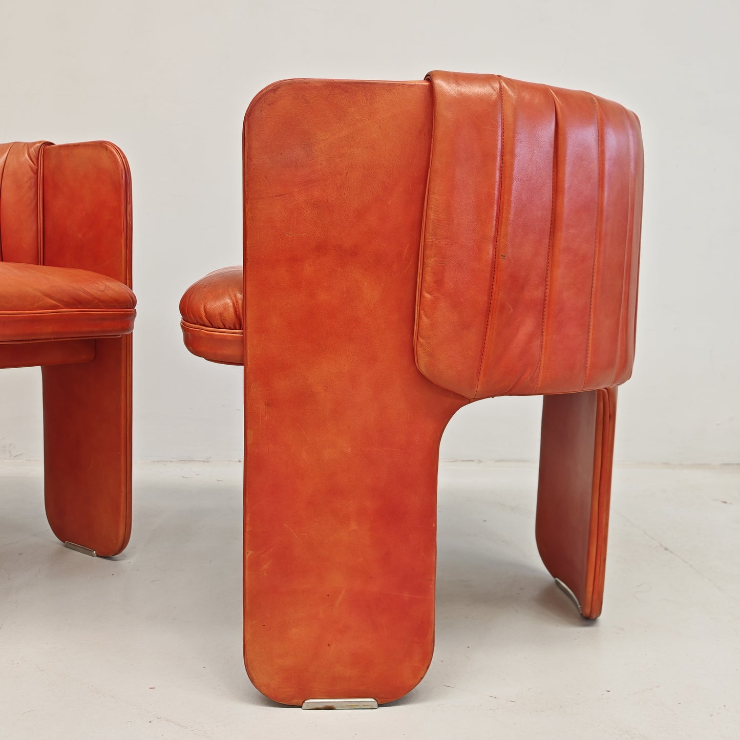 Coppia Poltrone a pozzetto in pelle mod. Dinette, Luigi Massoni per Poltrona Frau anni 70