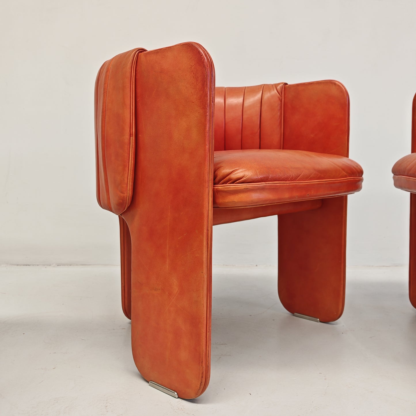 Coppia Poltrone a pozzetto in pelle mod. Dinette, Luigi Massoni per Poltrona Frau anni 70