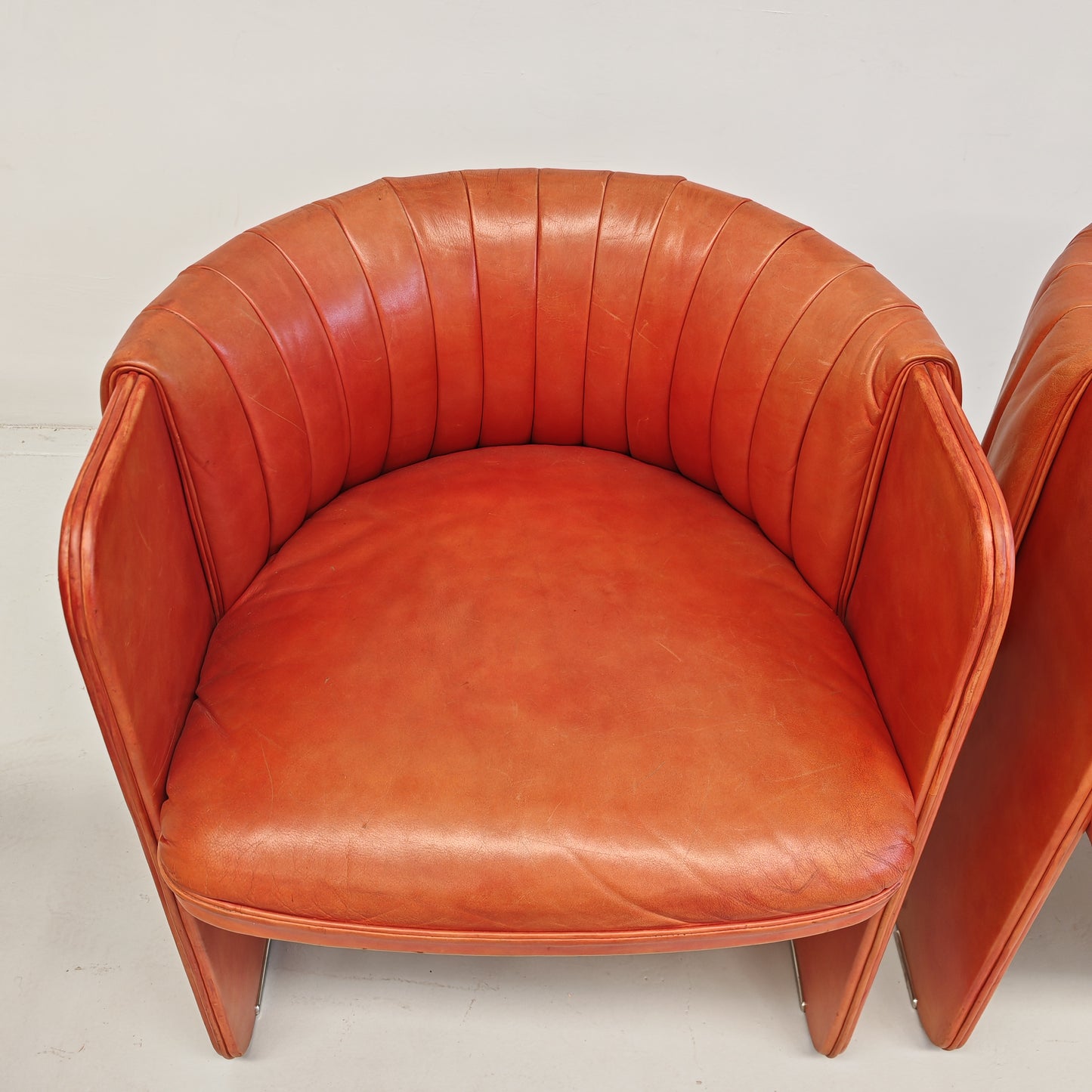 Coppia Poltrone a pozzetto in pelle mod. Dinette, Luigi Massoni per Poltrona Frau anni 70