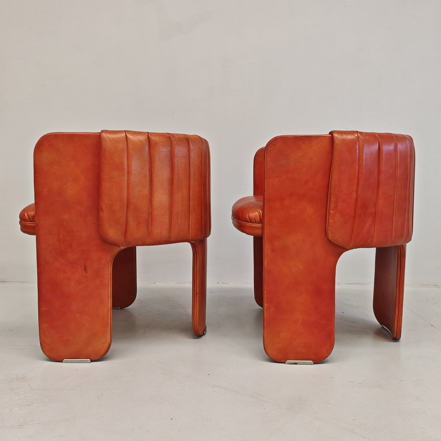 Coppia Poltrone a pozzetto in pelle mod. Dinette, Luigi Massoni per Poltrona Frau anni 70
