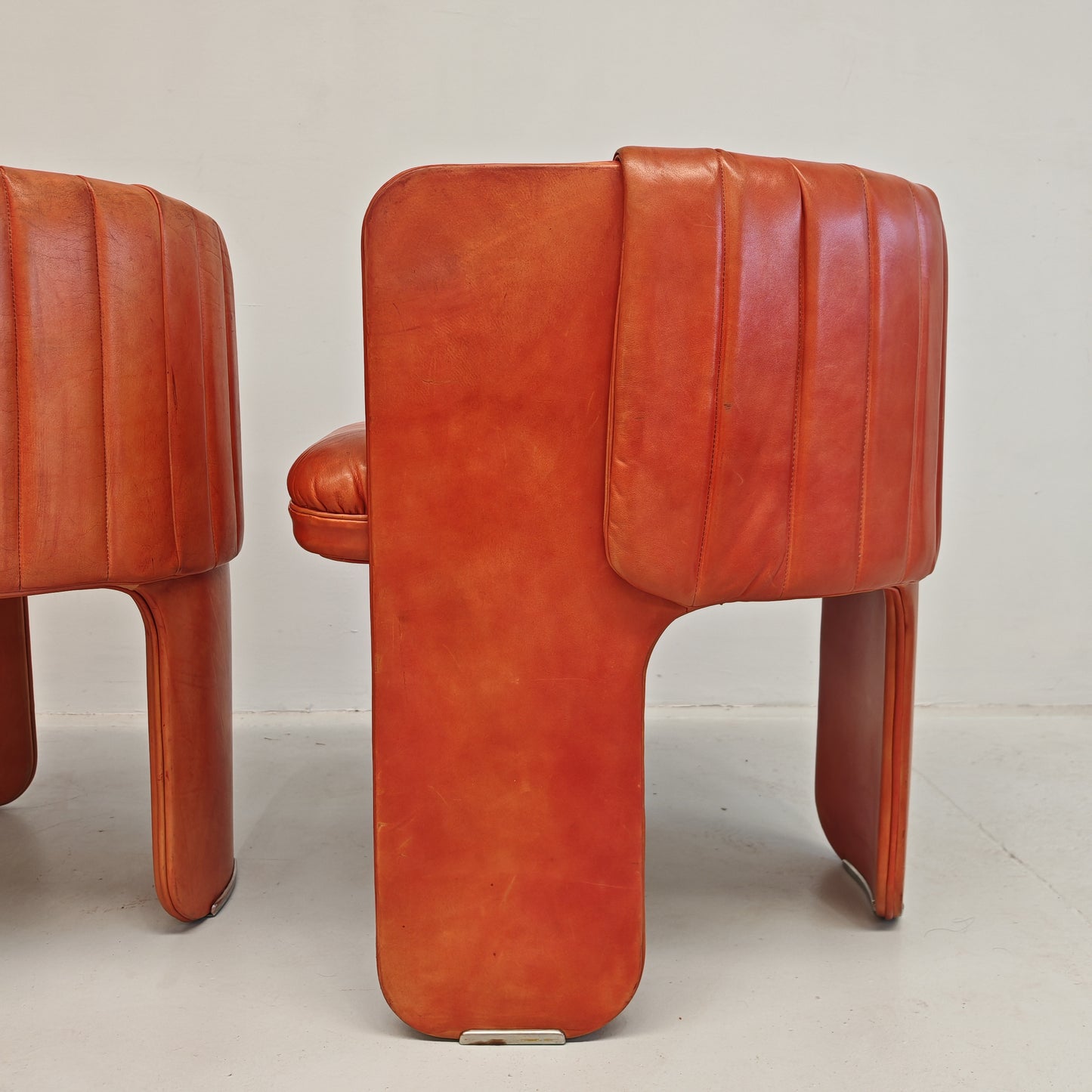 Coppia Poltrone a pozzetto in pelle mod. Dinette, Luigi Massoni per Poltrona Frau anni 70