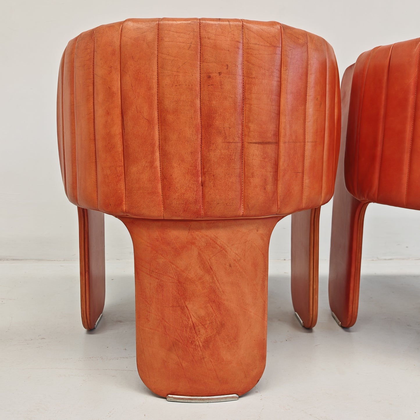Coppia Poltrone a pozzetto in pelle mod. Dinette, Luigi Massoni per Poltrona Frau anni 70