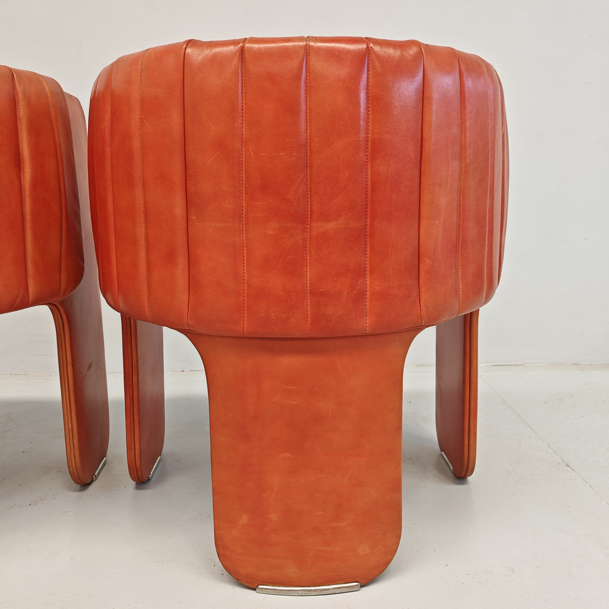Coppia Poltrone a pozzetto in pelle mod. Dinette, Luigi Massoni per Poltrona Frau anni 70