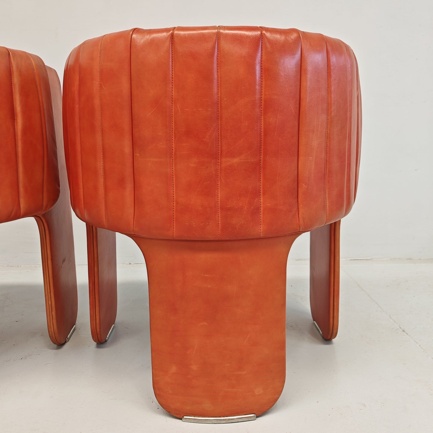 Coppia Poltrone a pozzetto in pelle mod. Dinette, Luigi Massoni per Poltrona Frau anni 70