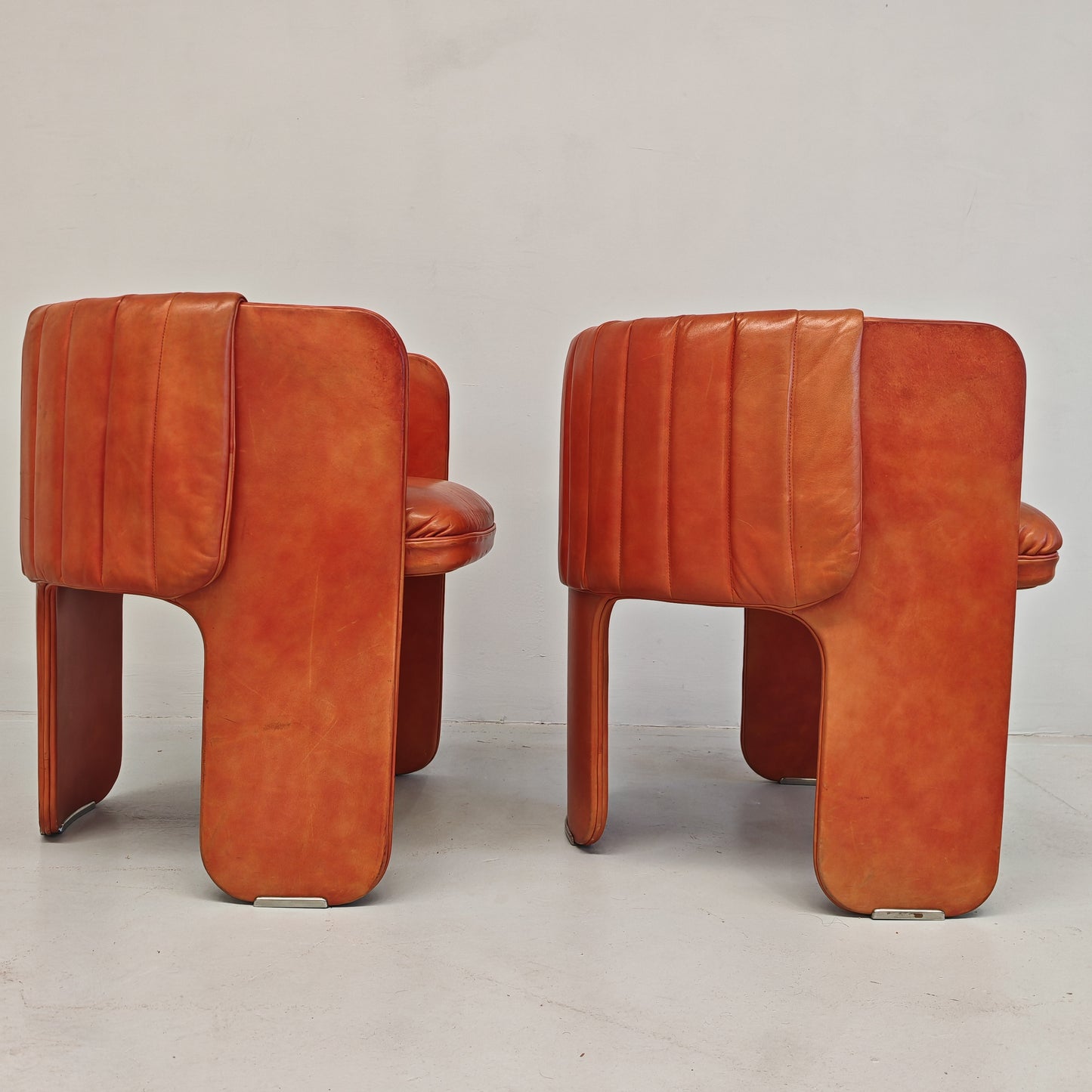Coppia Poltrone a pozzetto in pelle mod. Dinette, Luigi Massoni per Poltrona Frau anni 70