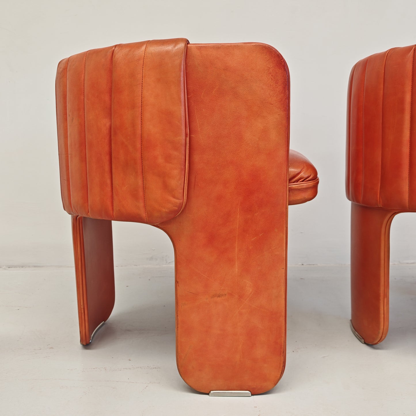 Coppia Poltrone a pozzetto in pelle mod. Dinette, Luigi Massoni per Poltrona Frau anni 70