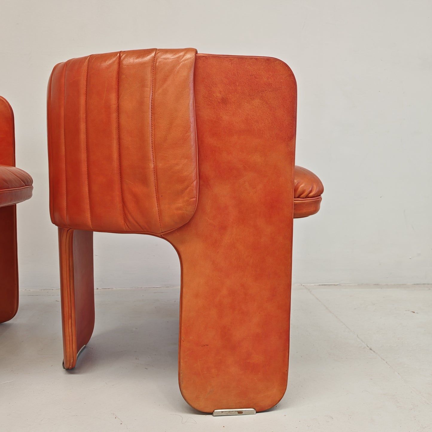 Coppia Poltrone a pozzetto in pelle mod. Dinette, Luigi Massoni per Poltrona Frau anni 70