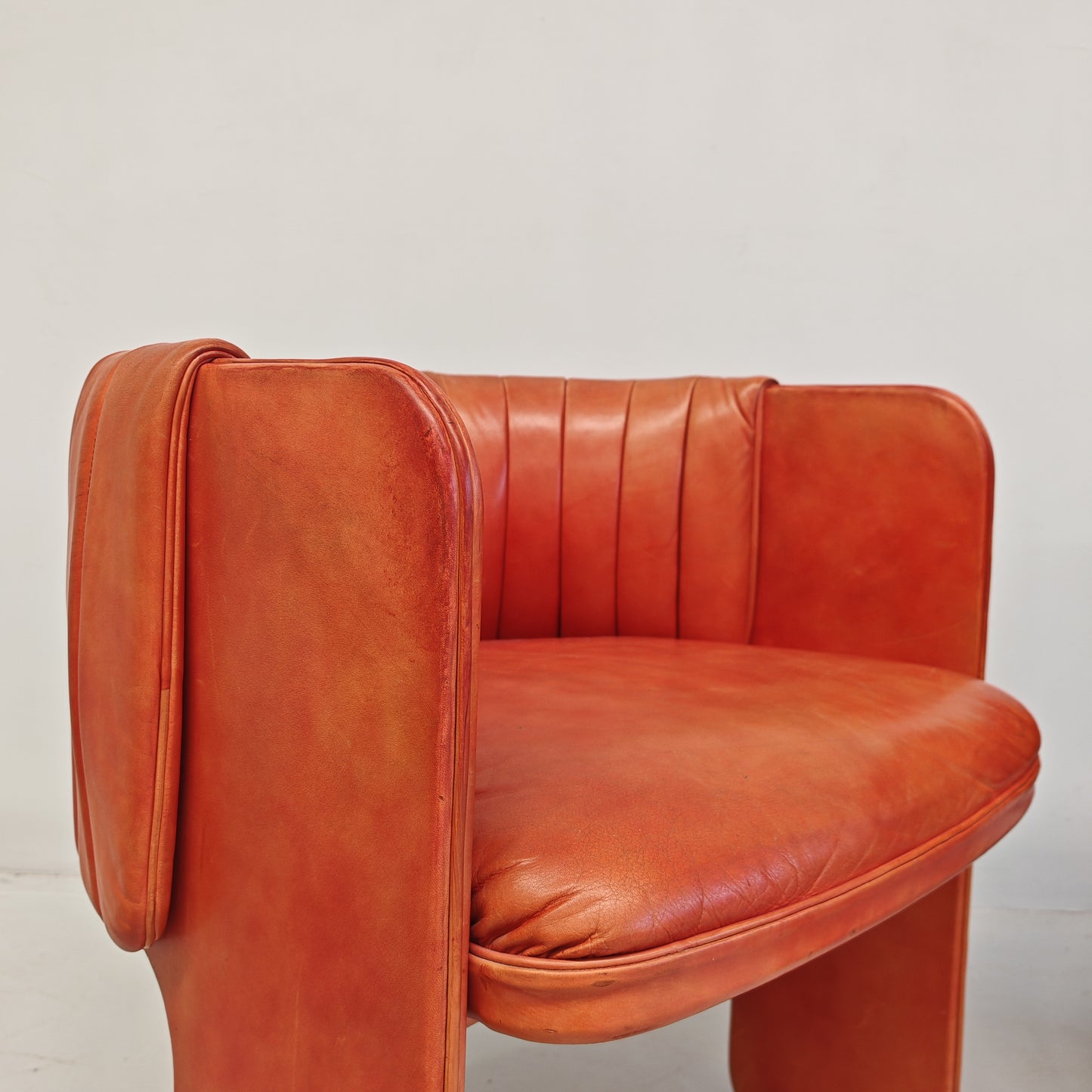 Coppia Poltrone a pozzetto in pelle mod. Dinette, Luigi Massoni per Poltrona Frau anni 70