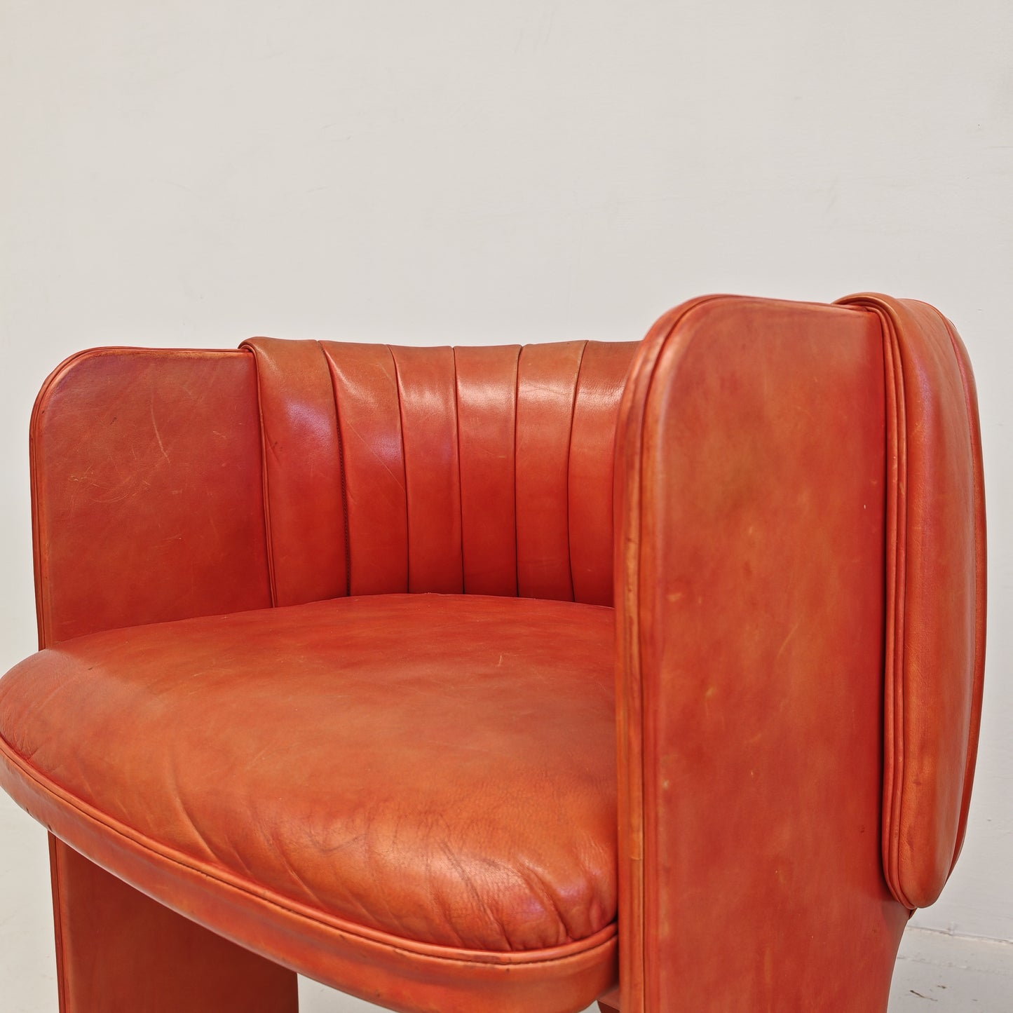 Coppia Poltrone a pozzetto in pelle mod. Dinette, Luigi Massoni per Poltrona Frau anni 70