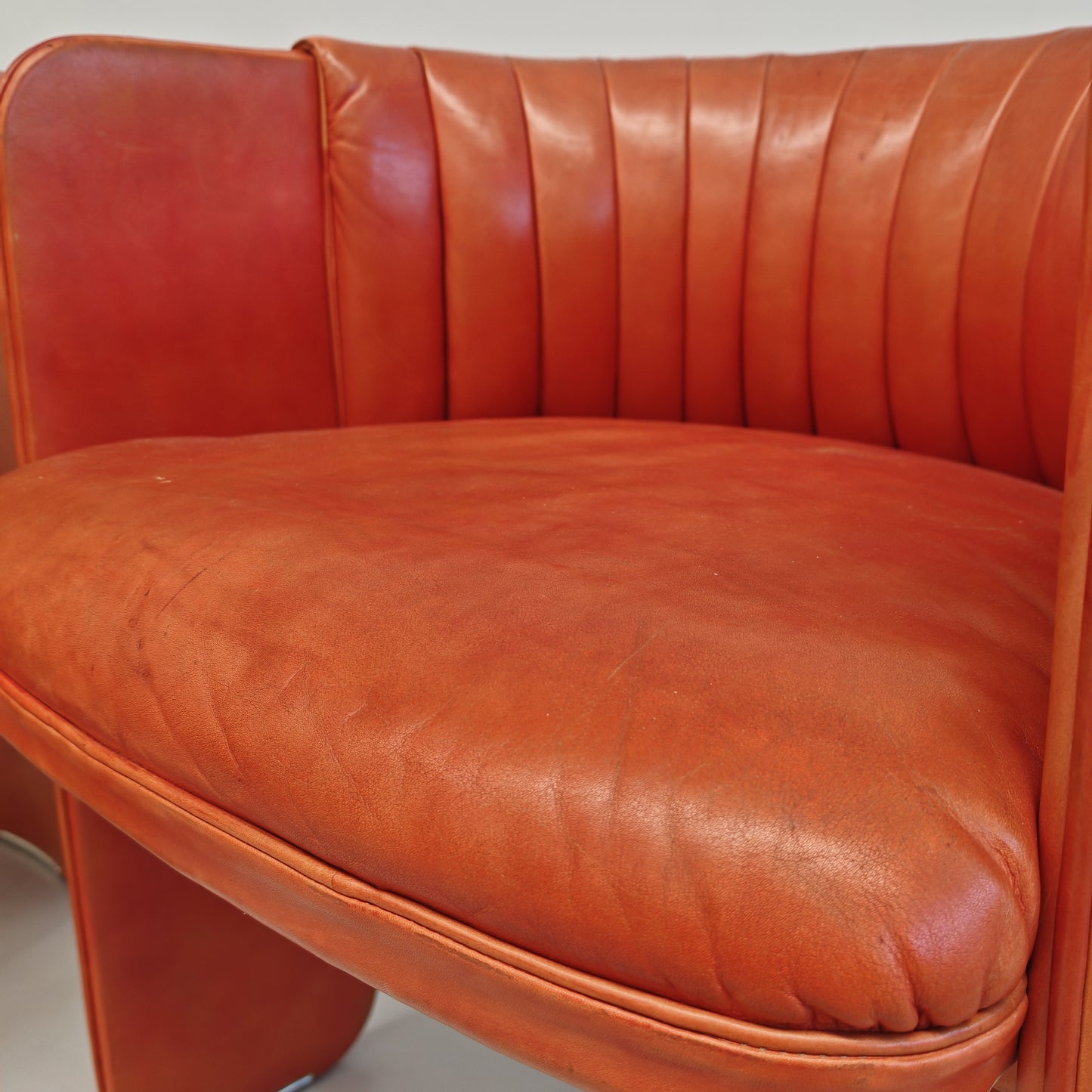 Coppia Poltrone a pozzetto in pelle mod. Dinette, Luigi Massoni per Poltrona Frau anni 70